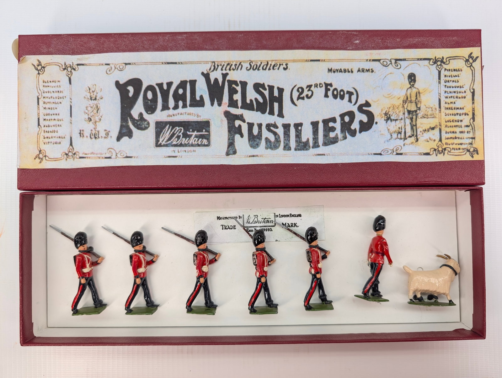 BRITAIN ROYAL WELSH FUSILIERS 23RD FOOT: SET REMAINS IN GOOD CONDITION, SHOWING SOME LIGHT TYPICAL WEAR. CUSTOM BOX.