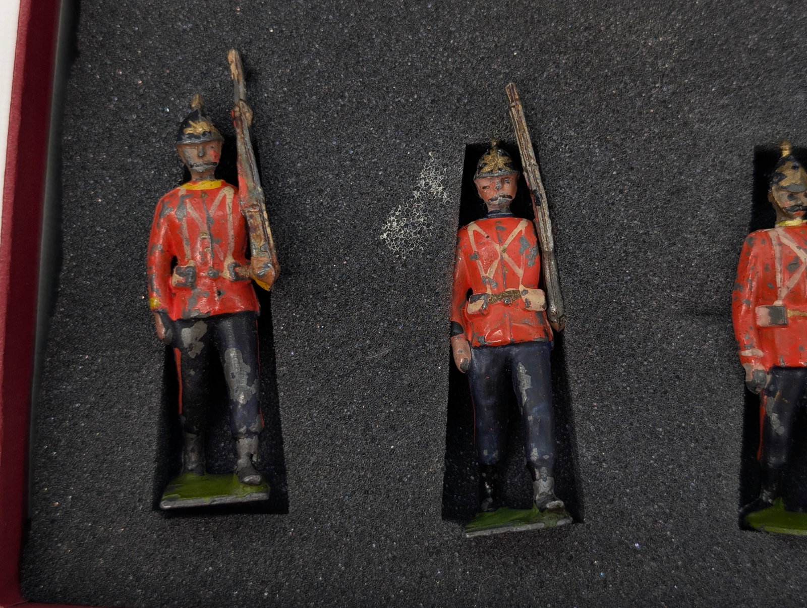 VINTAGE BRITAIN MIDDLESEX REGIMENT MARCHING - 2