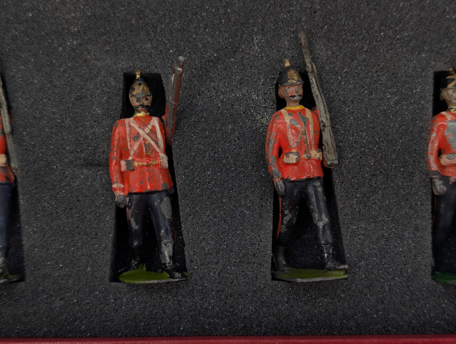 VINTAGE BRITAIN MIDDLESEX REGIMENT MARCHING - 3
