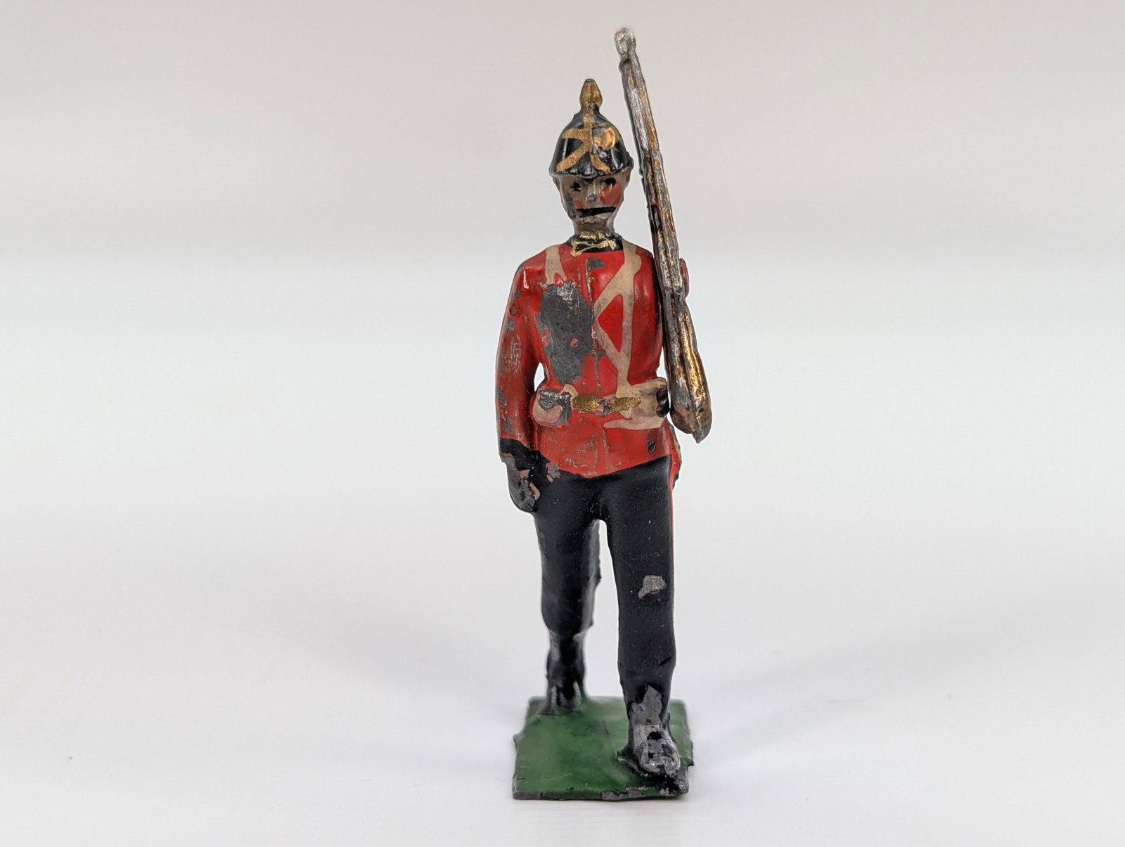 VINTAGE BRITAIN MIDDLESEX REGIMENT MARCHING - 5