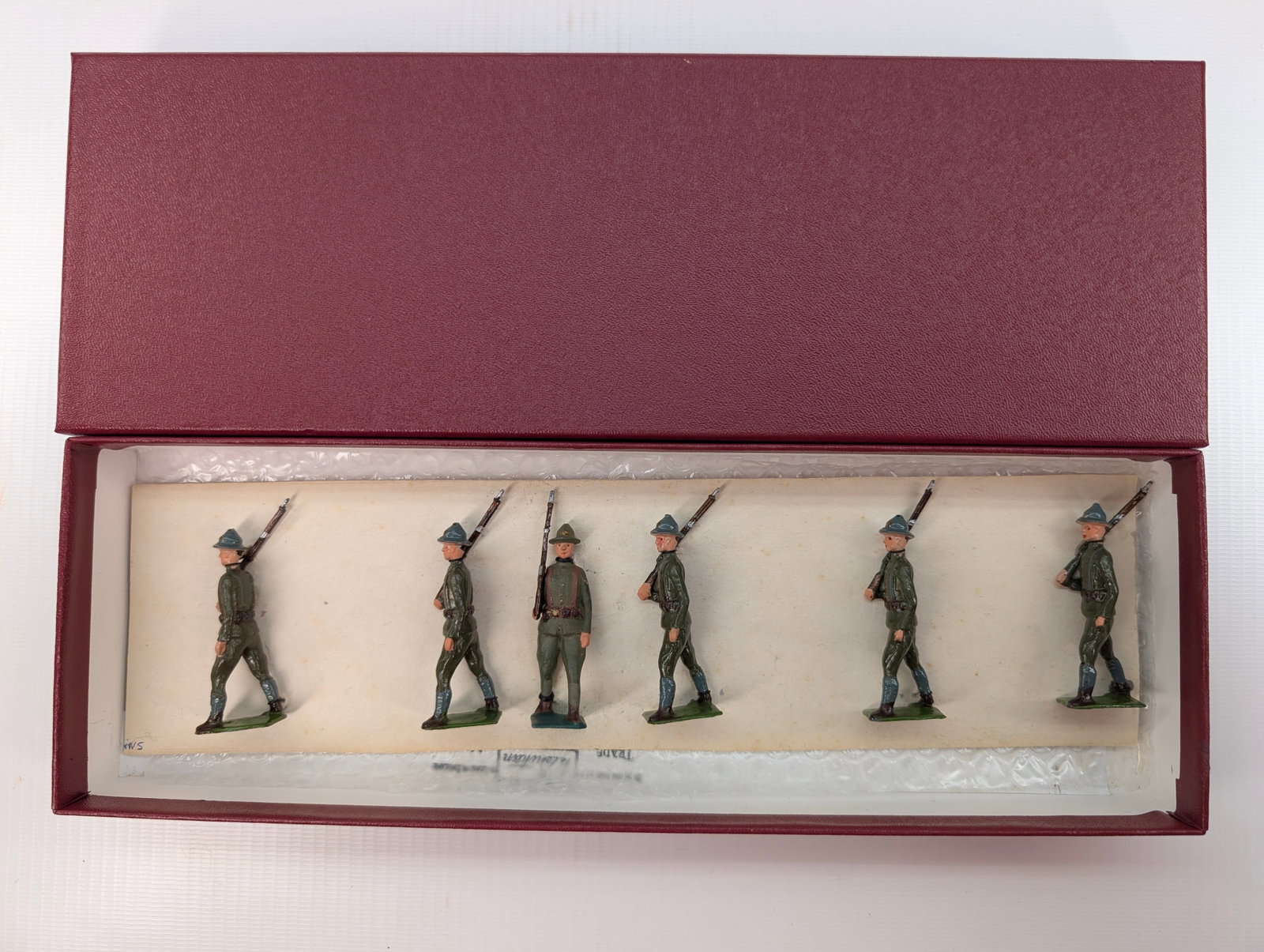BRITAIN 6-PIECE SOLDIERS SET (1 of 5)