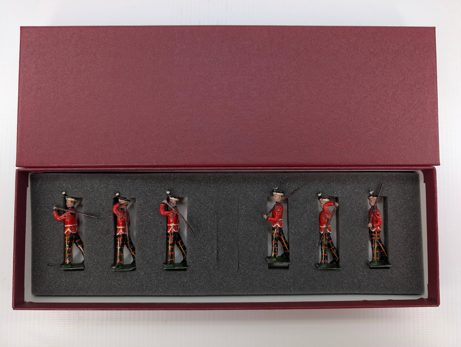 VINTAGE BRITAIN 6-PIECE HIGHLANDER SET (1 of 7)