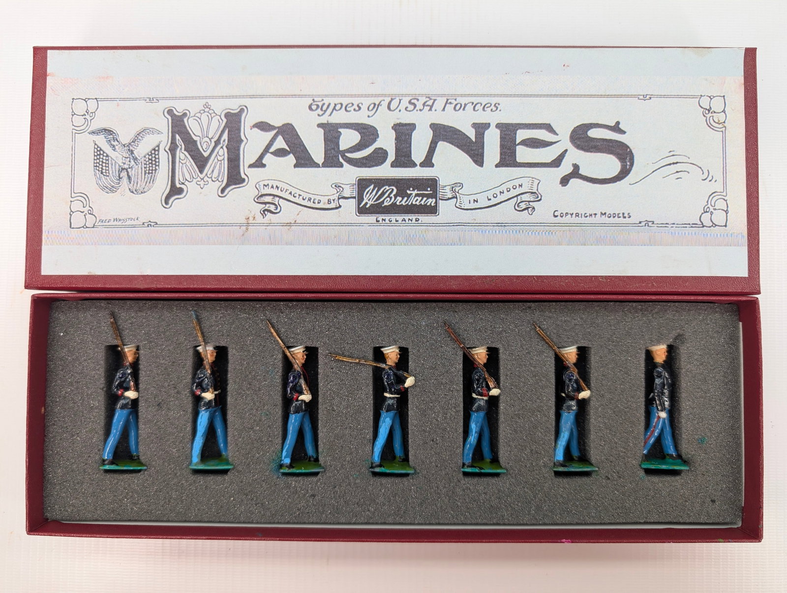BRITAIN US MARINES SET: SET REMAINS IN GOOD CONDITION, SHOWING SOME LIGHT TYPICAL WEAR. CUSTOM BOX.