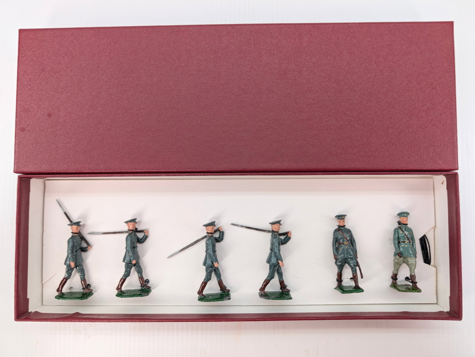 BRITAIN IRISH FREE STATE INFANTRY SET: SET REMAINS IN GOOD CONDITION, SHOWING SOME LIGHT TYPICAL WEAR. CUSTOM BOX.