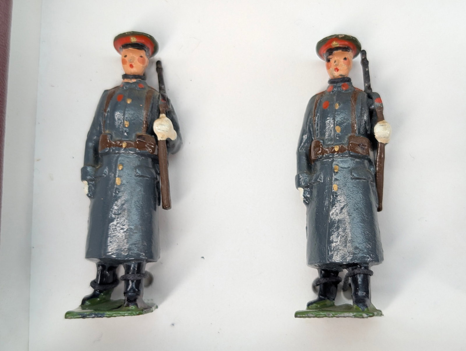 BRITAIN RED ARMY GUARD SET - 2