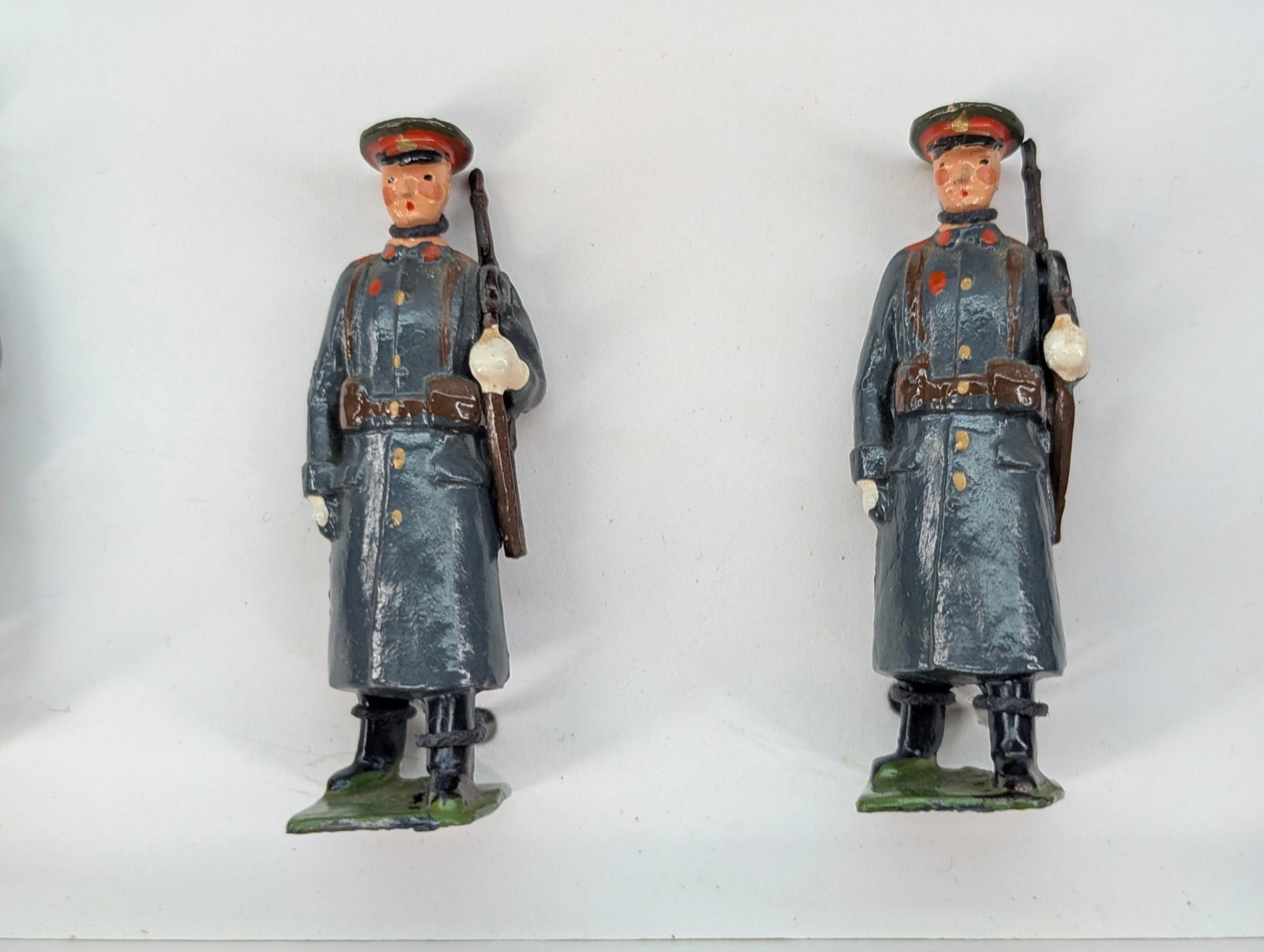 BRITAIN RED ARMY GUARD SET - 4