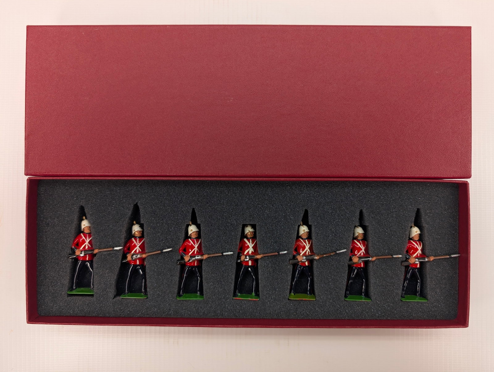 BRITAIN HAND PAINTED SOLDIER SET: SET REMAINS IN GOOD CONDITION, SHOWING SOME LIGHT TYPICAL WEAR. CUSTOM BOX.