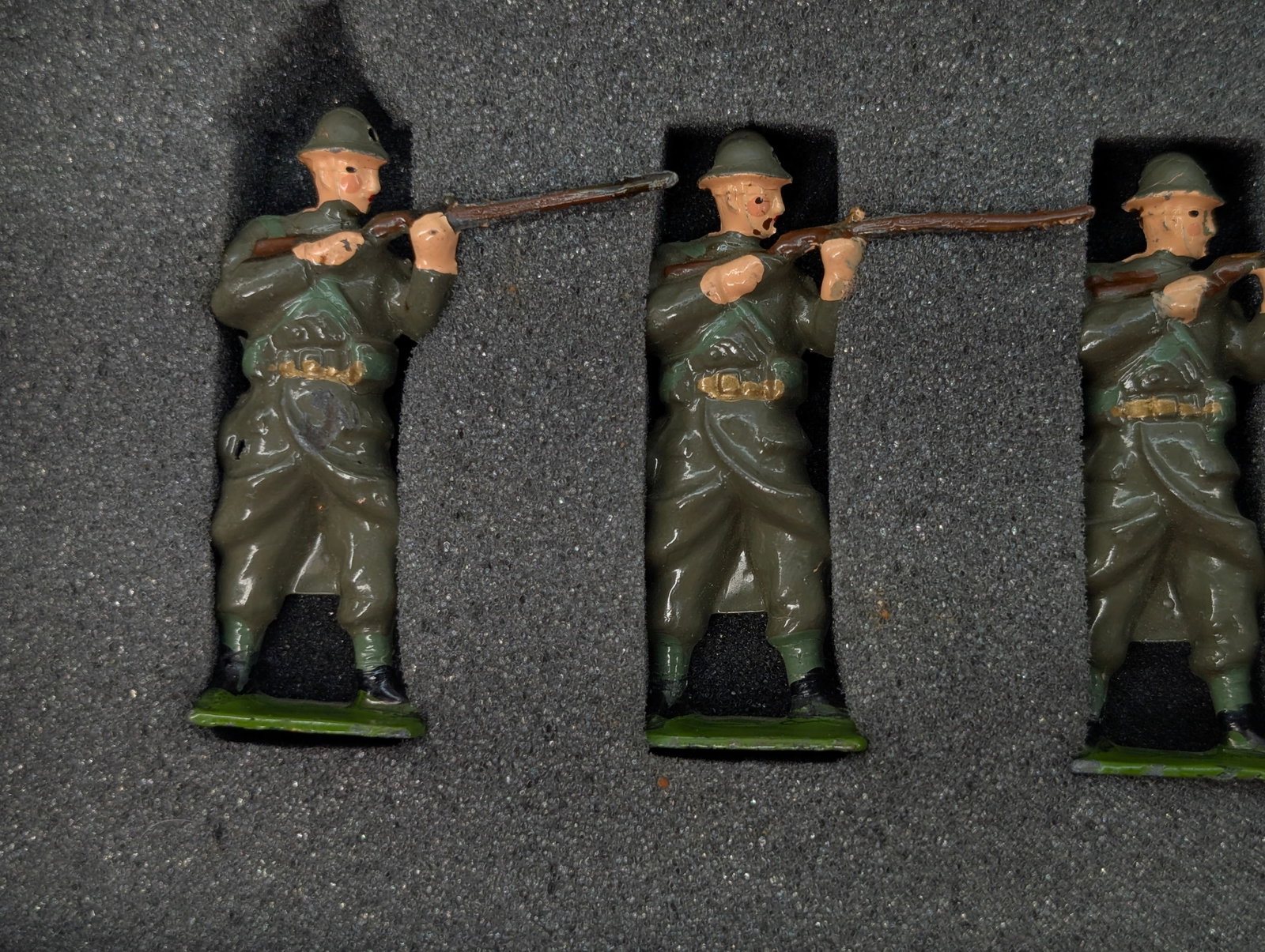 BRITAIN BELGIAN INFANTRY SET - 2