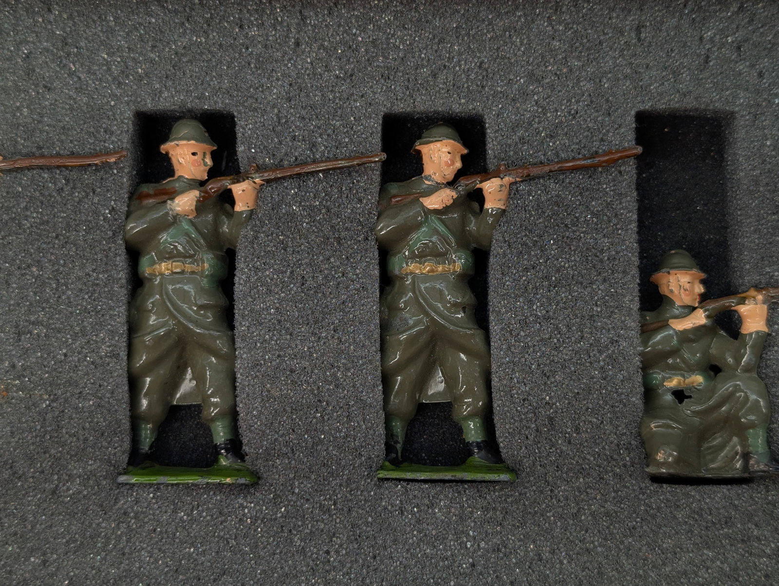 BRITAIN BELGIAN INFANTRY SET - 3