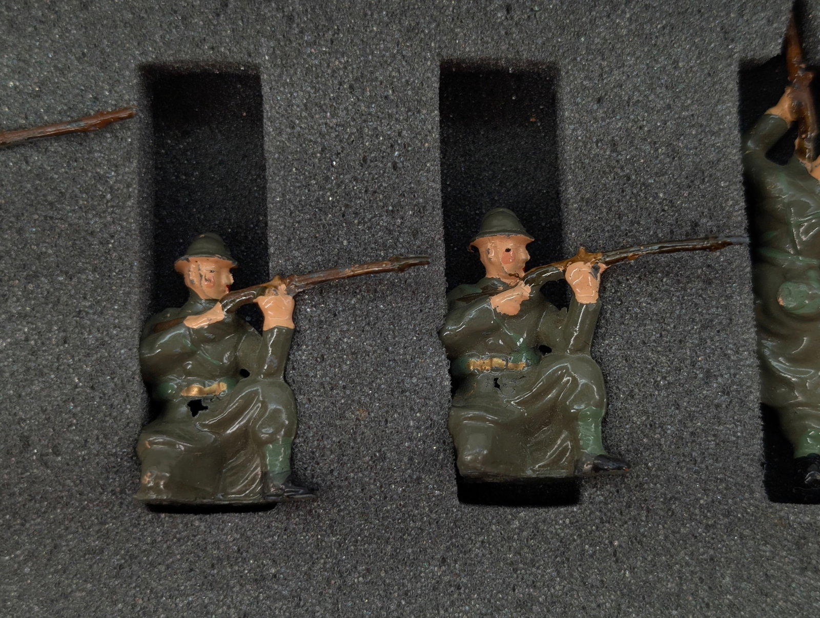 BRITAIN BELGIAN INFANTRY SET - 4
