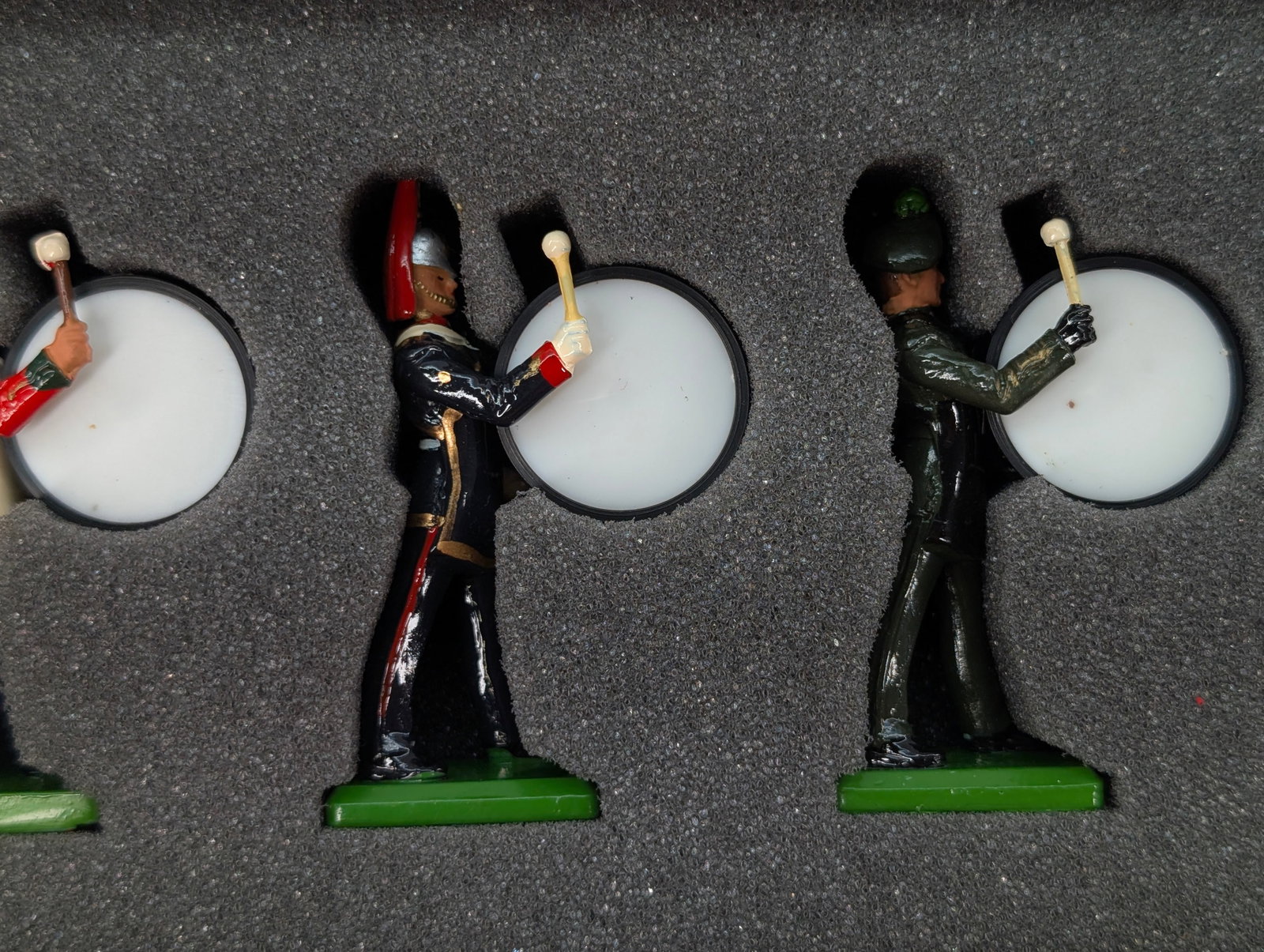 BRITAIN BASS DRUMMERS SET - 3