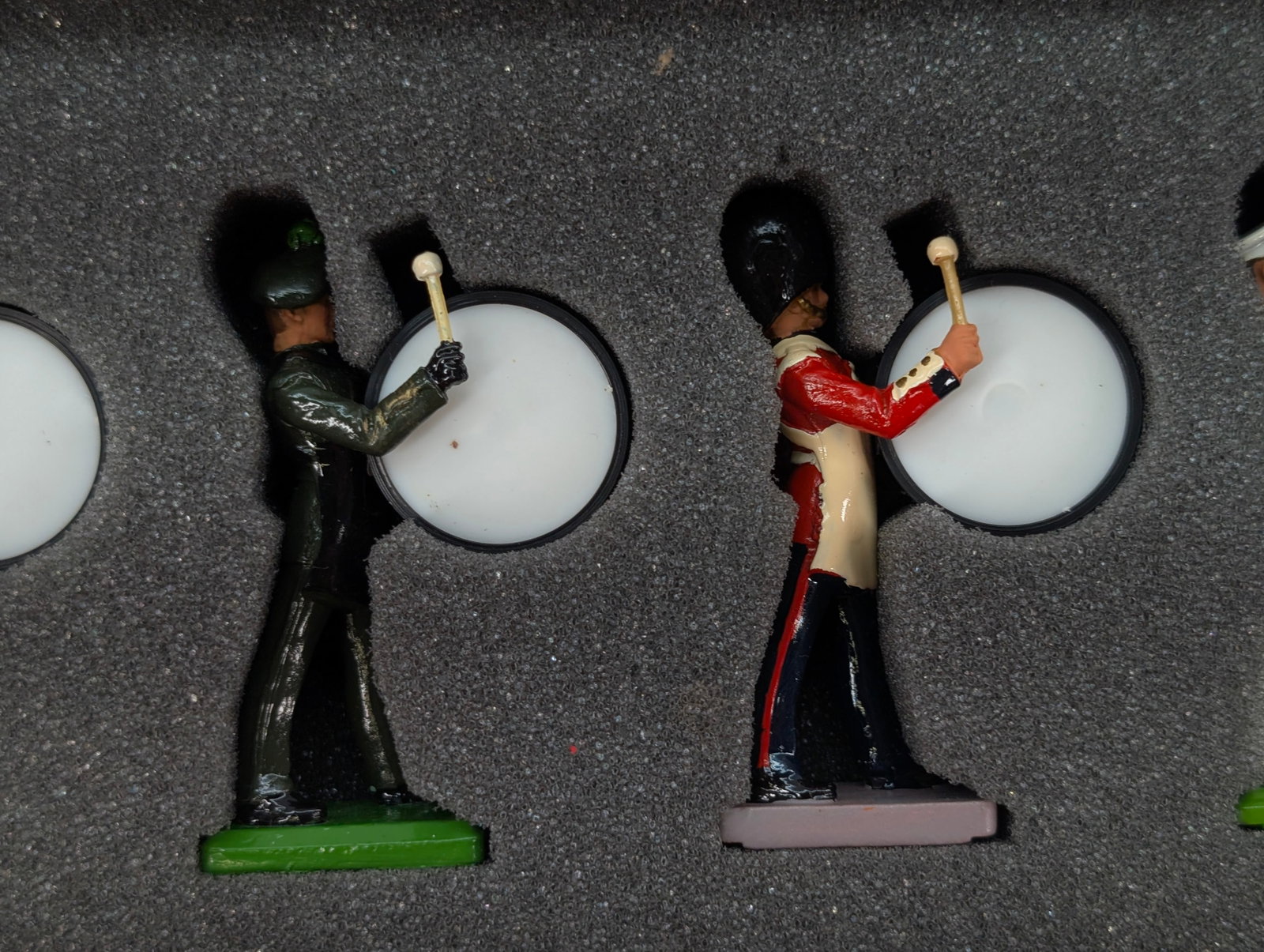 BRITAIN BASS DRUMMERS SET - 4