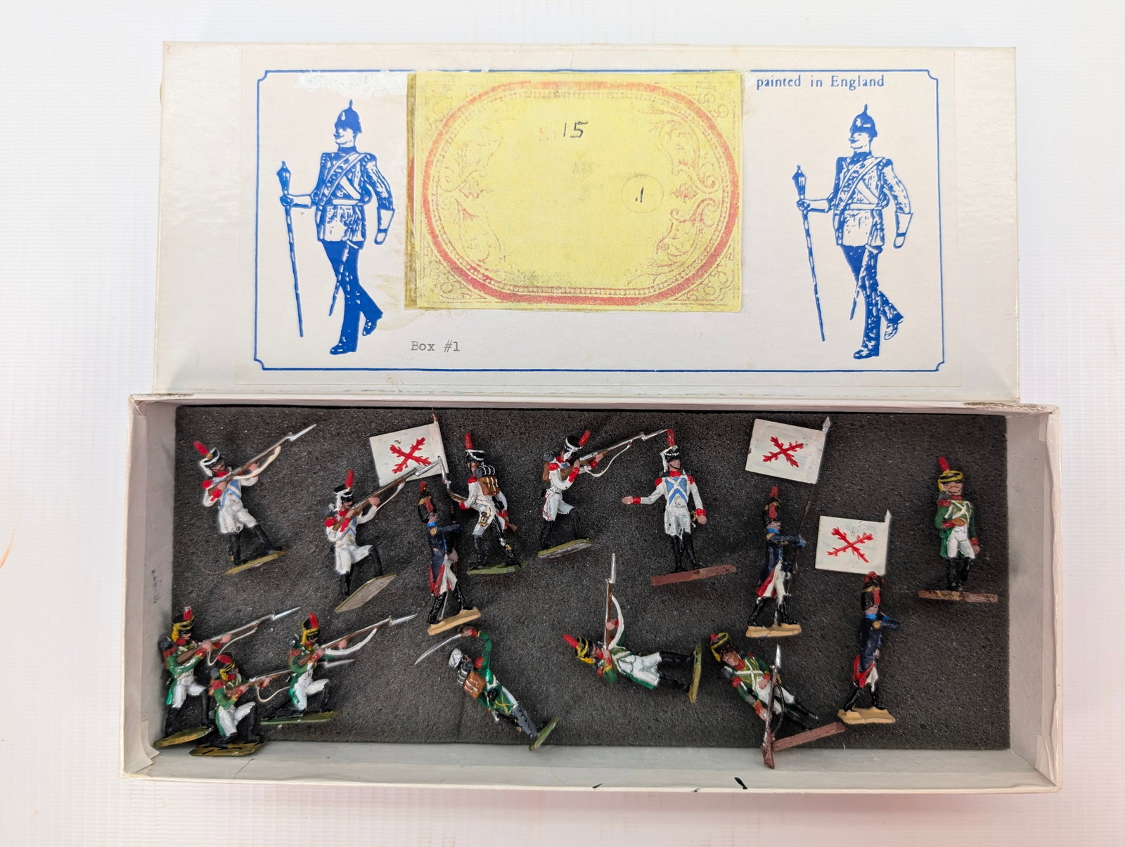 BRITAIN IRISH GUARDS PIPES & DRUMS SET: SET REMAINS IN GOOD CONDITION, SHOWING SOME LIGHT TYPICAL WEAR. CUSTOM BOX.