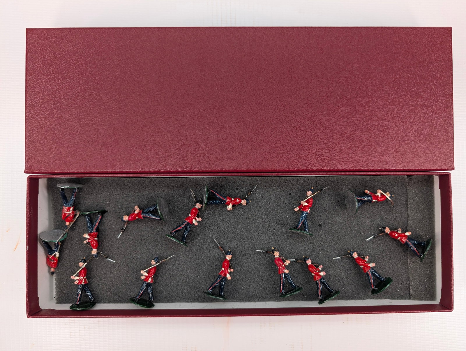 STADDEN 1ST YORK & LANCASTER REGIMENT SET: SET REMAINS IN GOOD CONDITION, SHOWING SOME LIGHT TYPICAL WEAR. CUSTOM BOX.