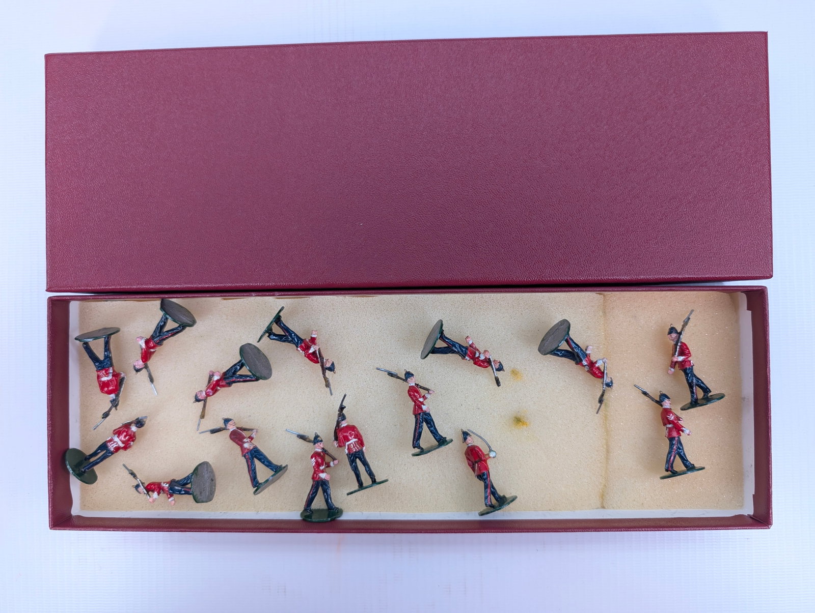 STADDEN 1ST YORK & LANCASTER REGIMENT SET: SET REMAINS IN GOOD CONDITION, SHOWING SOME LIGHT TYPICAL WEAR. CUSTOM BOX.