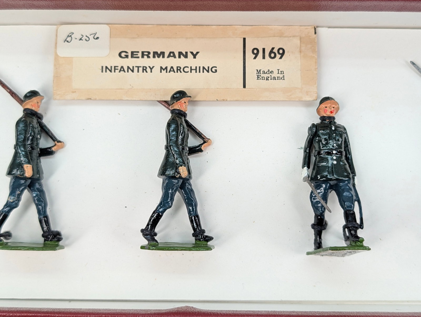 BRITAIN GERMAN INFANTRY MARCHING SET - 4