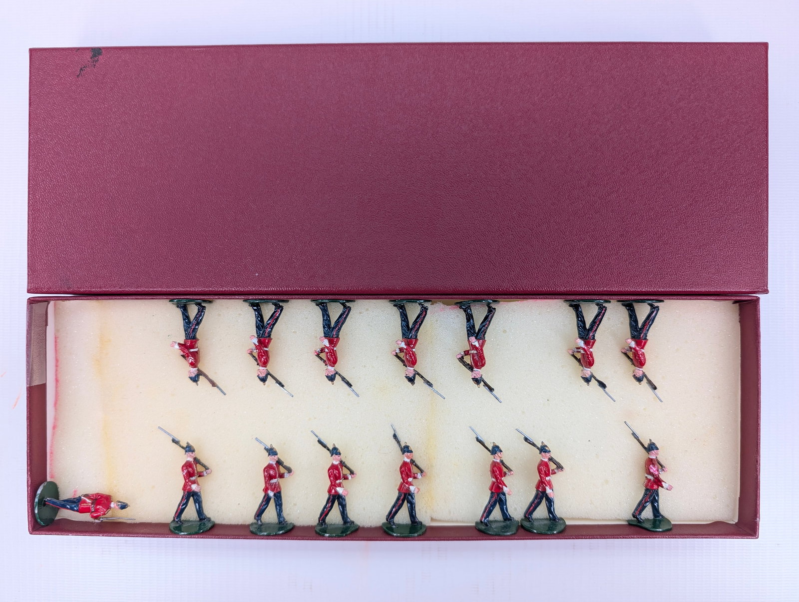 STADDEN 1ST YORK & LANCASTER REGIMENT SET: SET REMAINS IN GOOD CONDITION, SHOWING SOME LIGHT TYPICAL WEAR. CUSTOM BOX.