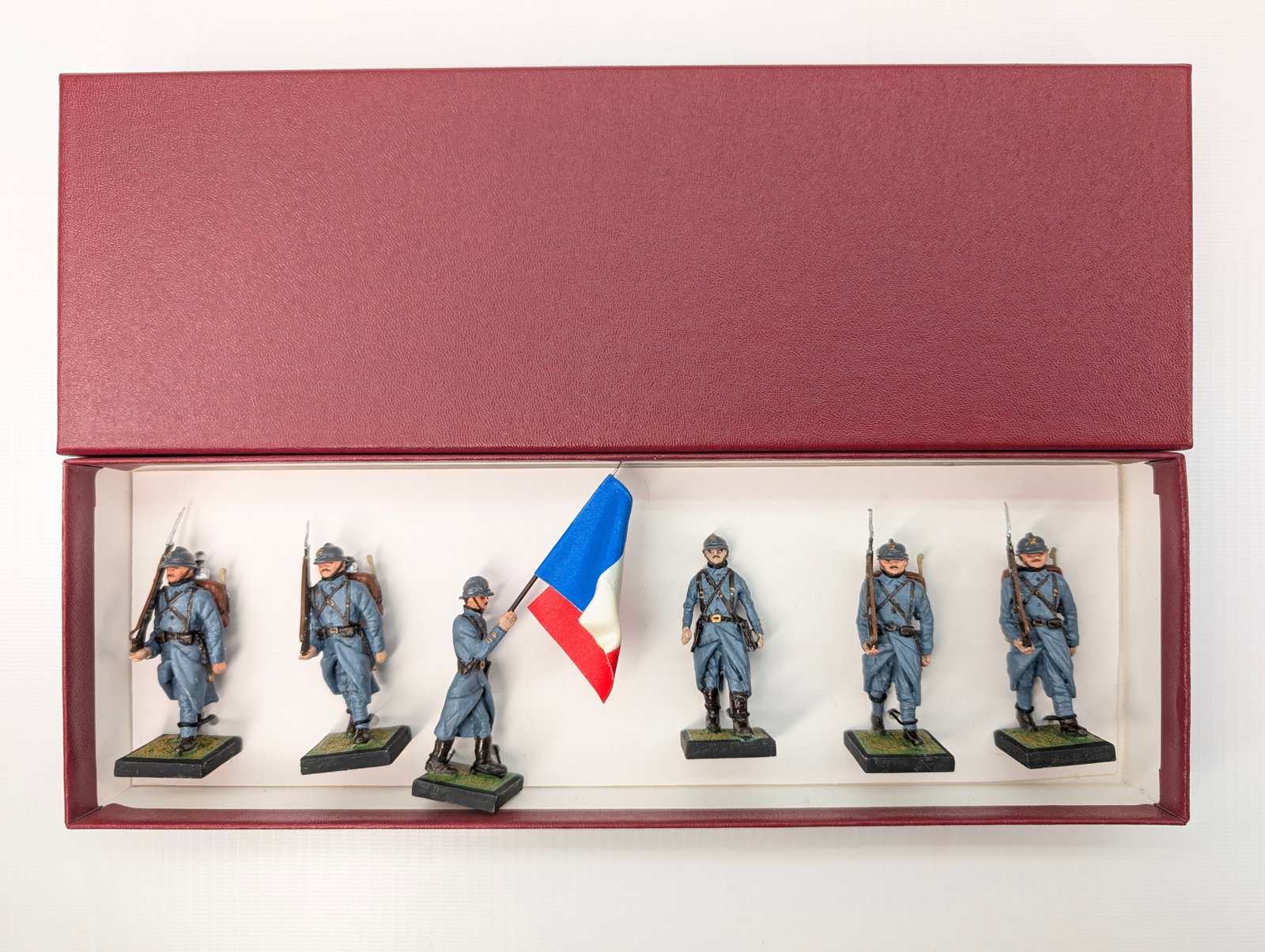 ALYMER HAND PAINTED SOLDIER SET - CUSTOM BOX: SET REMAINS IN GOOD CONDITION, SHOWING SOME TYPICAL WEAR. CUSTOM BOX.
