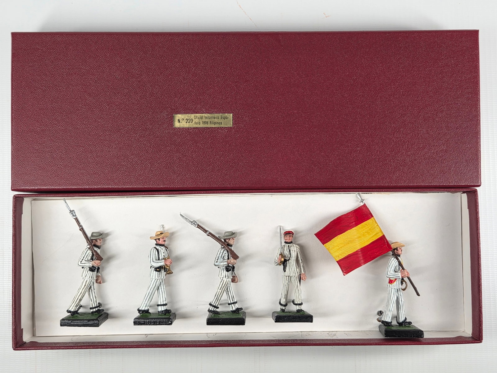 ALYMER HAND PAINTED SOLDIER SET - CUSTOM BOX (1 of 7)