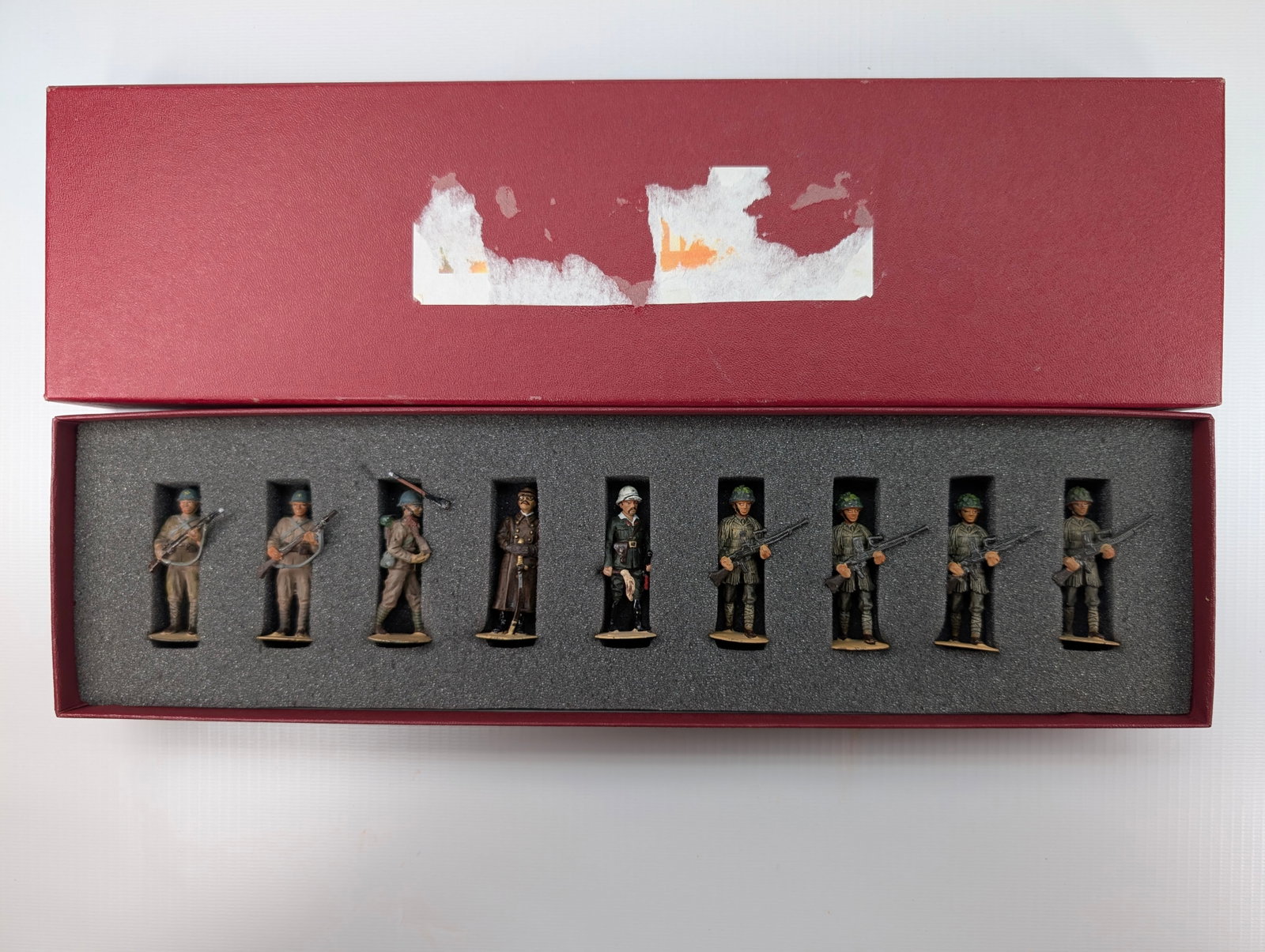 ALYMER HAND PAINTED SOLDIER SET - CUSTOM BOX: SET REMAINS IN GOOD CONDITION, SHOWING SOME TYPICAL WEAR. CUSTOM BOX.