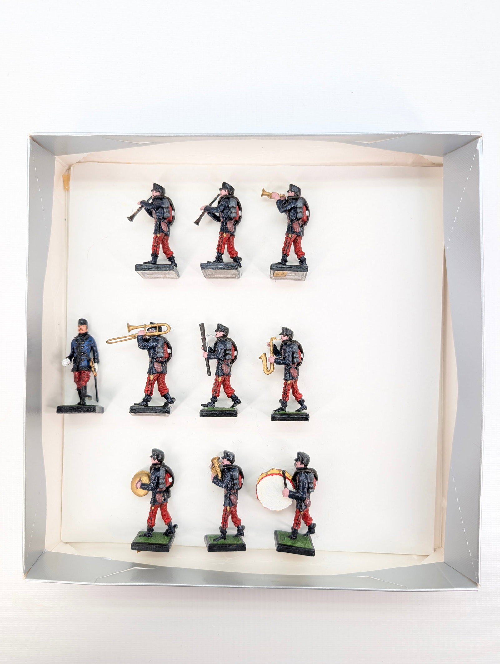 ALYMER HAND PAINTED SOLDIER SET - CUSTOM BOX: SET REMAINS IN GOOD CONDITION, SHOWING SOME TYPICAL WEAR. CUSTOM BOX.