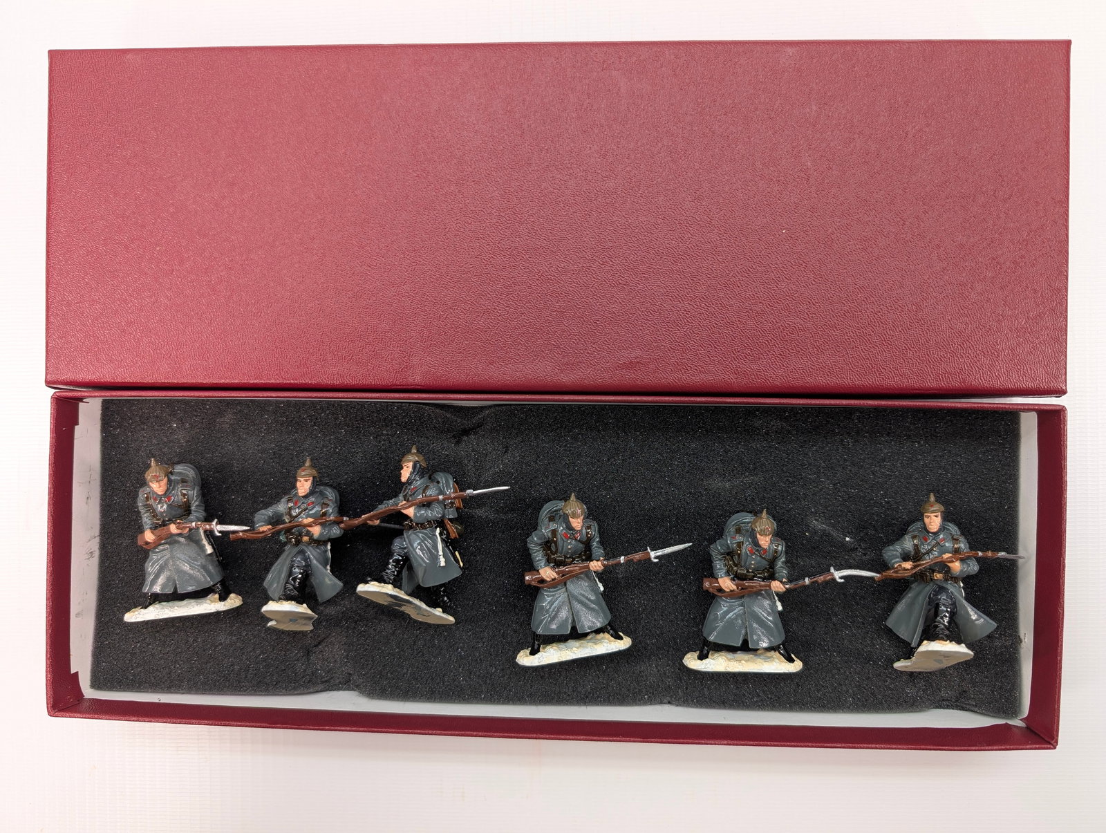 GEORGE CROSS EASTERN FRONT GERMAN INFANTRY SET: SET REMAINS IN GOOD CONDITION, SHOWING SOME TYPICAL WEAR. CUSTOM BOX.