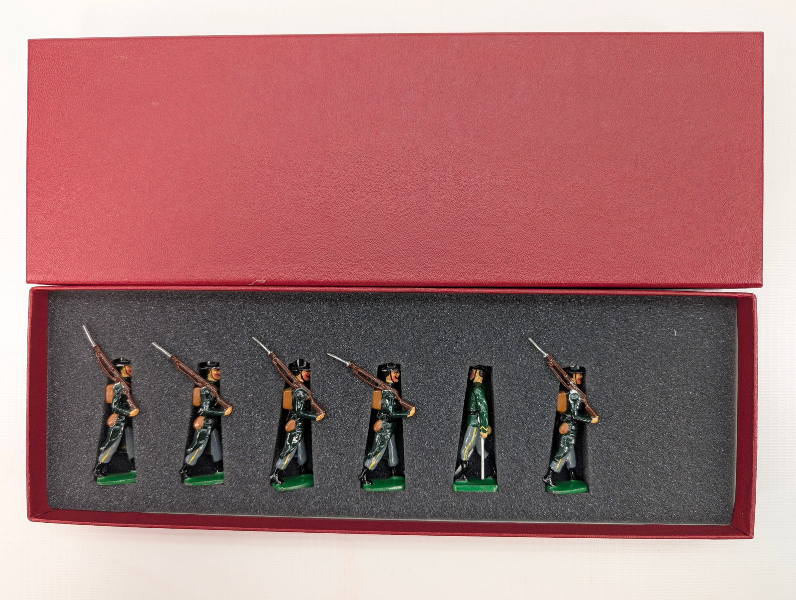 ADVANCING FRENCH INFANTRY HAND PAINTED SOLDIER SET: SET REMAINS IN GOOD CONDITION, SHOWING SOME TYPICAL WEAR. CUSTOM BOX.