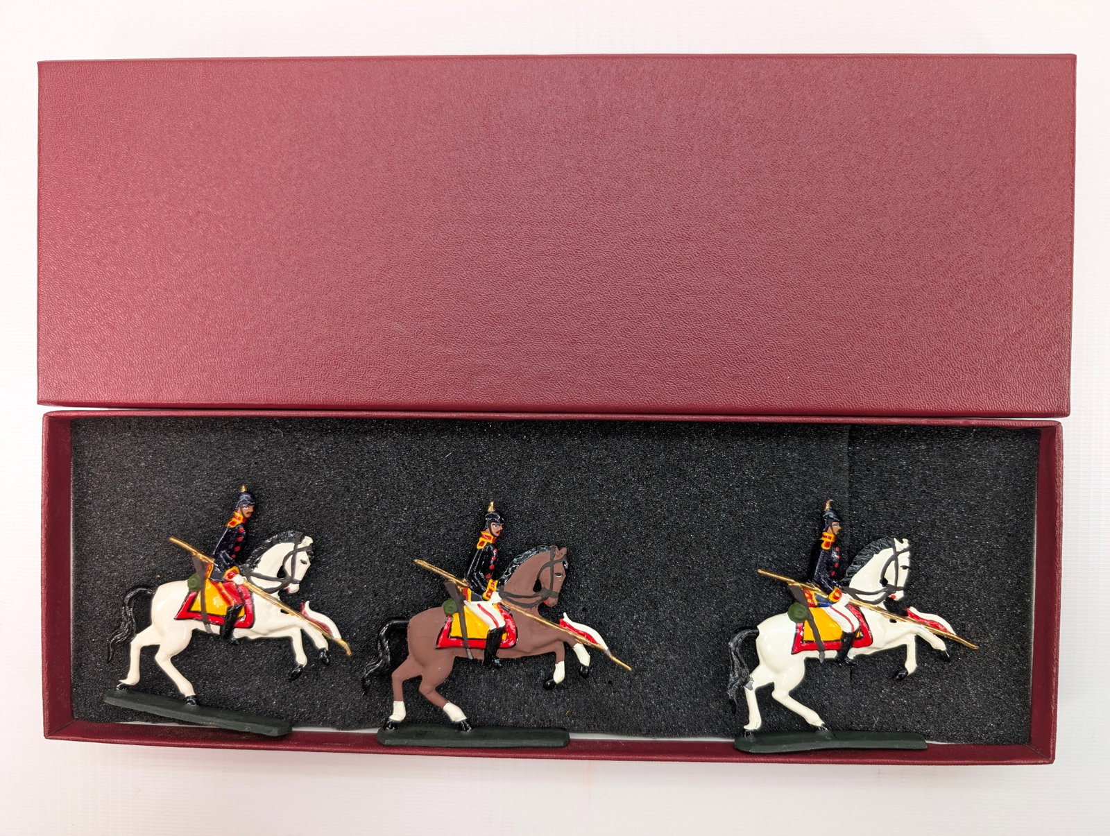 AMBASSADOR AUSTRO-HUNGARY DRAGOON OFFICER: SET REMAINS IN GOOD CONDITION, SHOWING SOME TYPICAL WEAR. CUSTOM BOX.