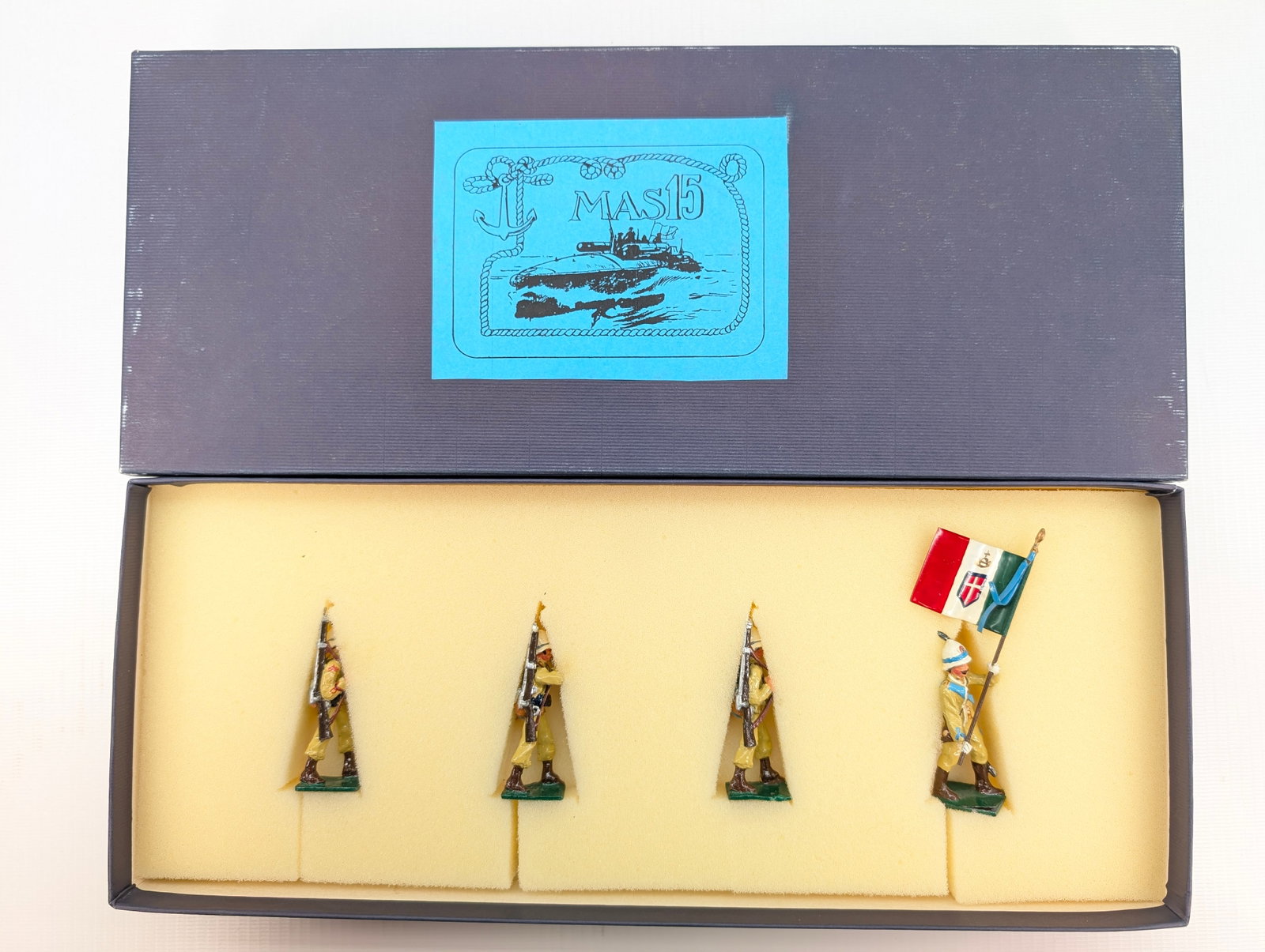 ITALIA-AFRICA ORIENTALE FANTERIA D'AFRICA SET: SET REMAINS IN GOOD CONDITION, SHOWING SOME TYPICAL WEAR. CUSTOM BOX.