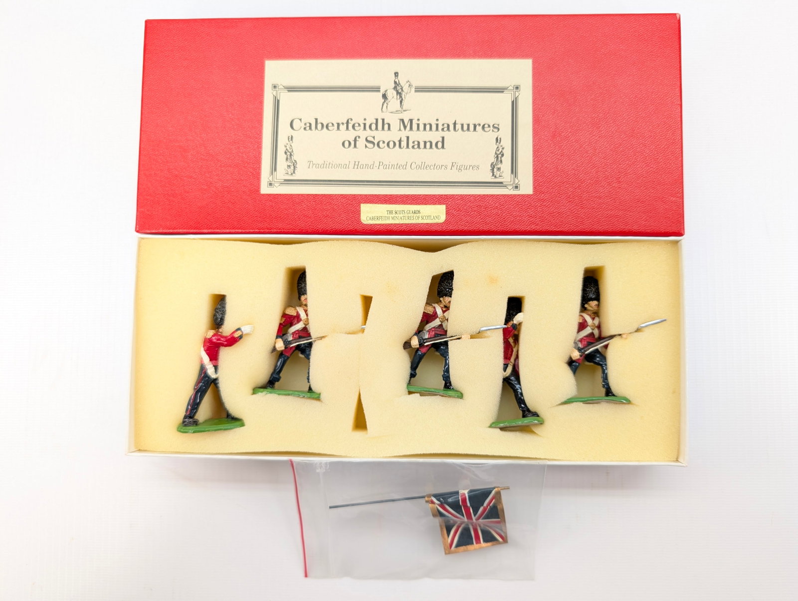 CABERFEIDH SCOTS GUARDS SCOTLAND HAND PAINTED SET: SET REMAINS IN GOOD CONDITION, SHOWING SOME TYPICAL WEAR.