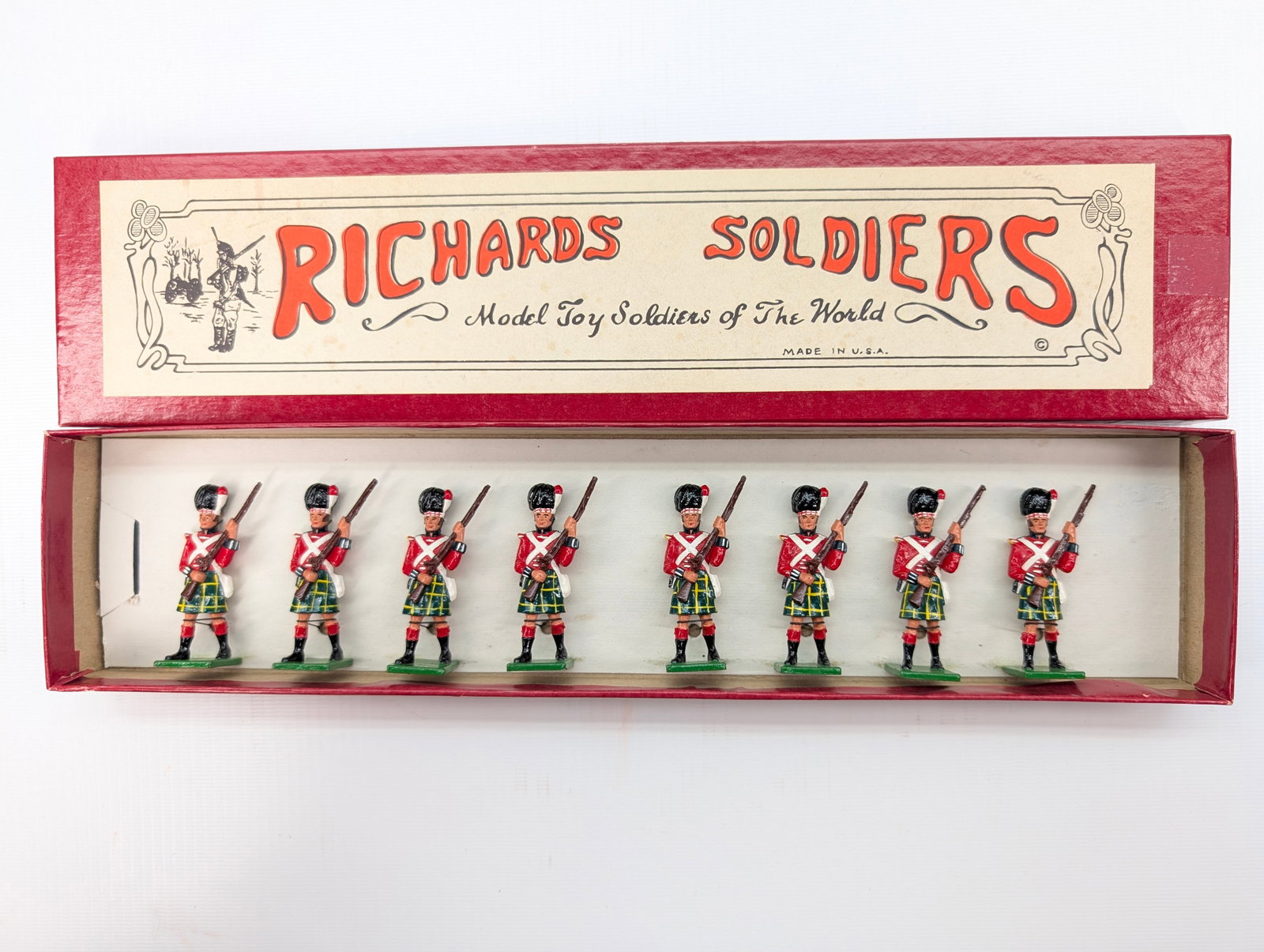 RICHARDS SOLDIERS CAMERON HIGHLANDERS SET: SET REMAINS IN GOOD CONDITION, SHOWING SOME TYPICAL WEAR.