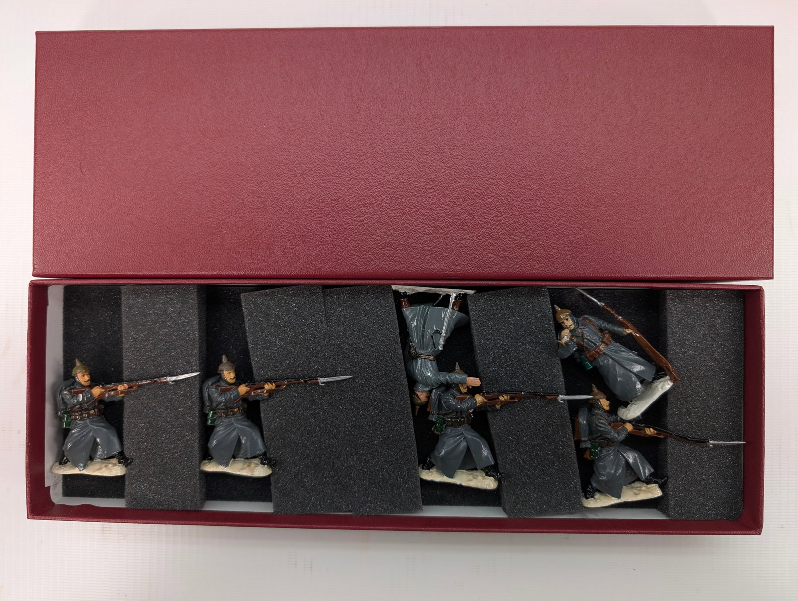 GEORGE CROSS GERMAN EASTERN FRONT INFANTRY SET: SET REMAINS IN GOOD CONDITION, SHOWING SOME TYPICAL WEAR.