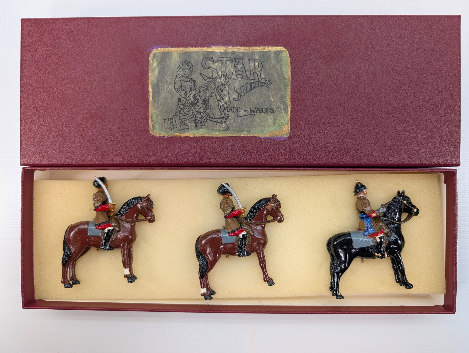 STAR INDIAN MUTINY PUNJAB CAVALRY HAND PAINTED SET: SET REMAINS IN GOOD CONDITION, SHOWING SOME TYPICAL WEAR.