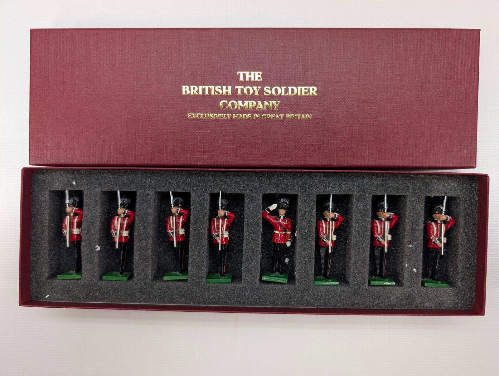 BRITISH TOY SOLDIER SCOTS GUARDS SET: SET REMAINS IN GOOD CONDITION, SHOWING SOME TYPICAL WEAR.
