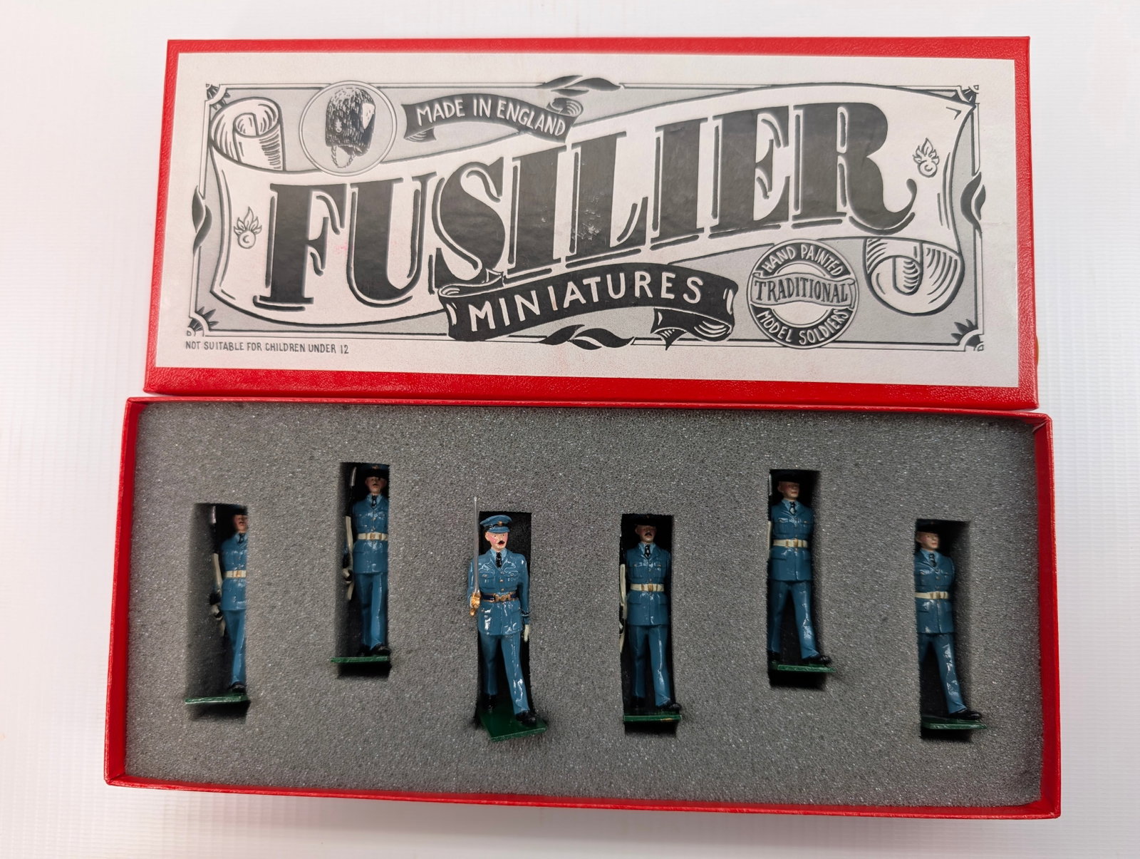 FUSILIER MINIATURES RAF REGIMENT W/OFFICER SET: SET REMAINS IN VERY GOOD CONDITION WITH BOX.
