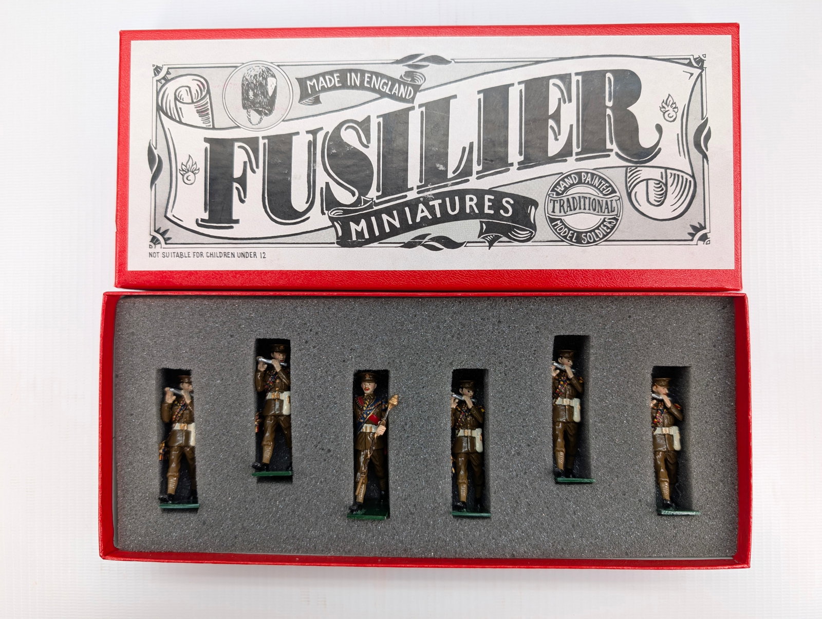 FUSILIER MINIATURES BRITISH HAND PAINTED SOLDIER SET: SET REMAINS IN VERY GOOD CONDITION WITH BOX.
