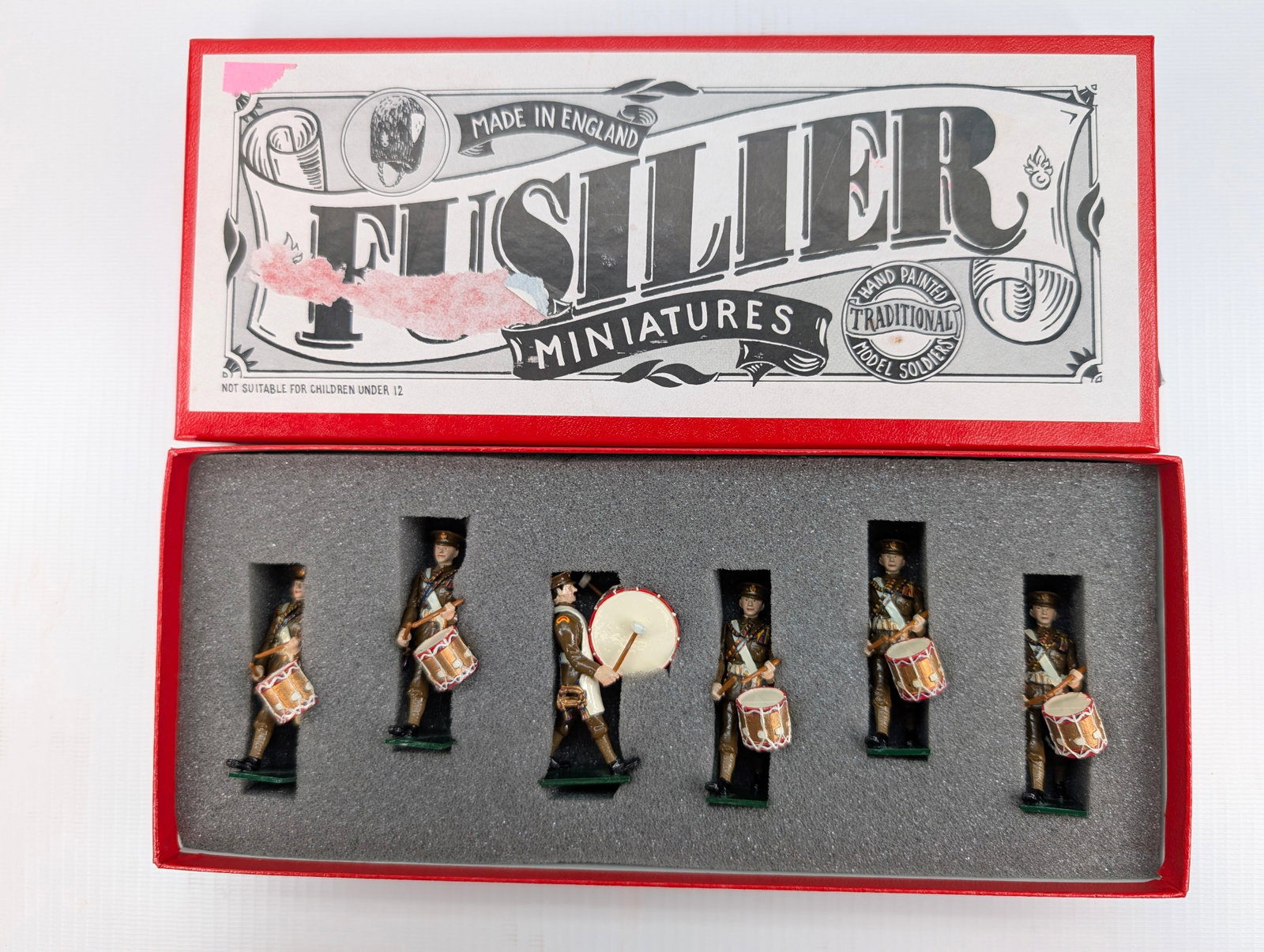 FUSILIER MINIATURES DRUM & FIFE BAND SET: SET REMAINS IN VERY GOOD CONDITION WITH BOX.