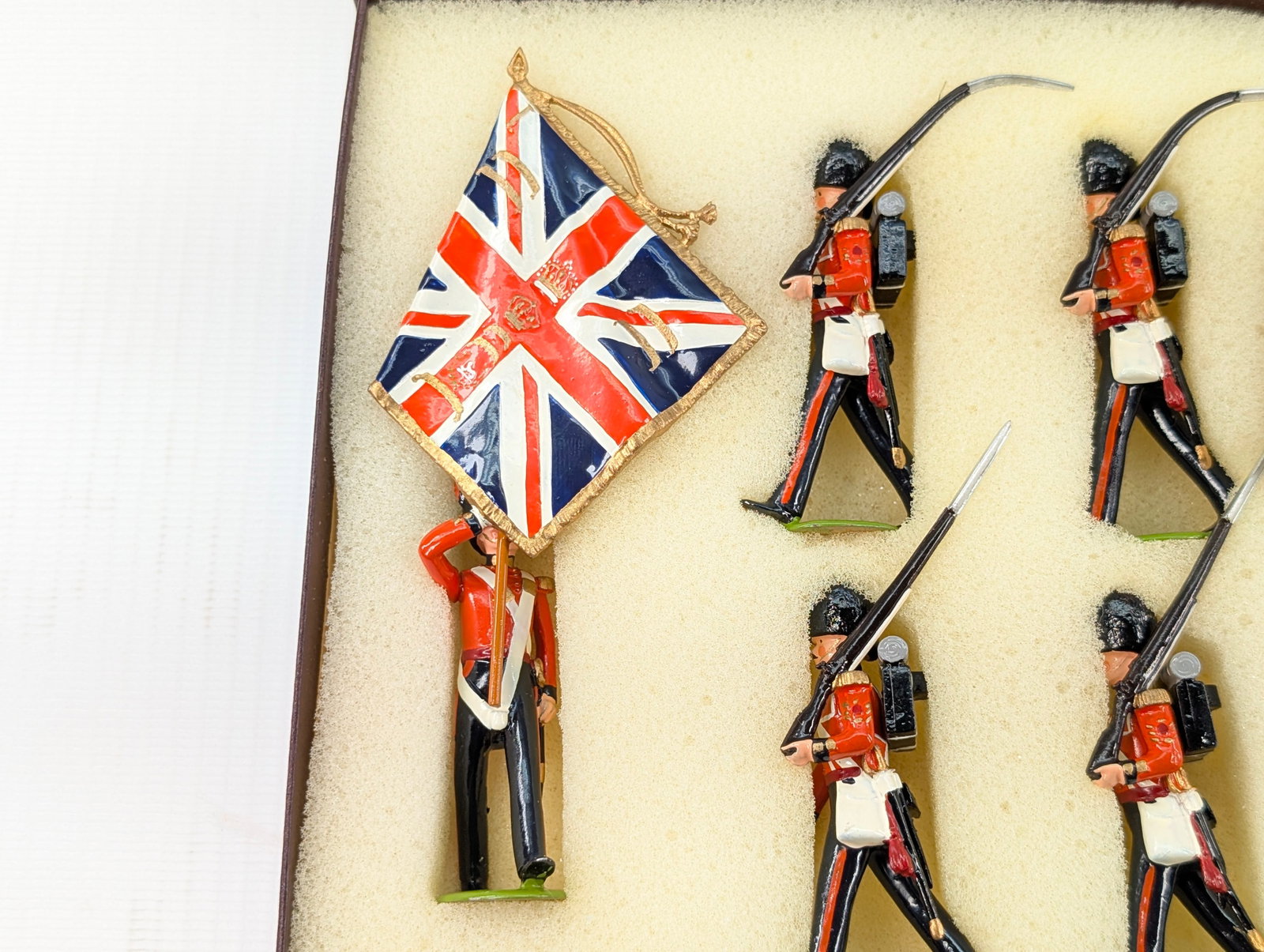 IMPERIAL COLDSTREAM GUARDS COLOUR PARTY SET - 2