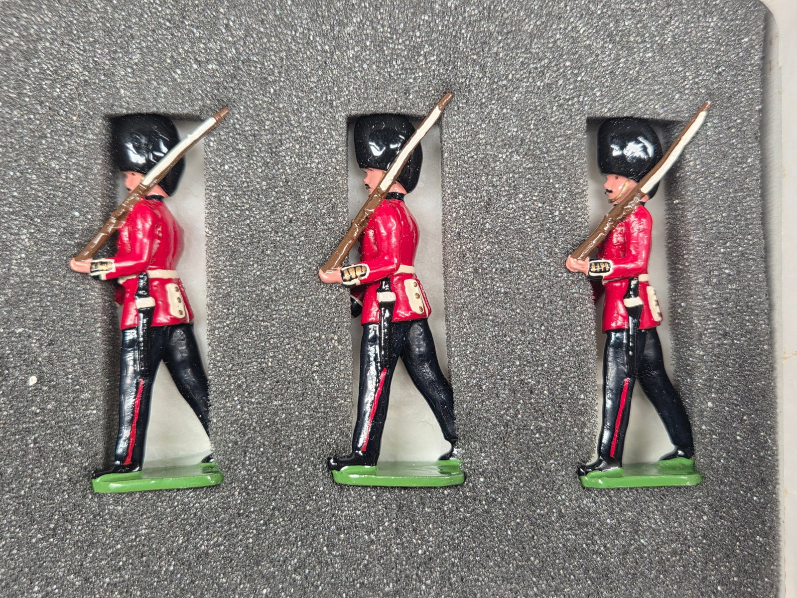 DUCAL MARCHING COLDSTREAM GUARDS SET - 3