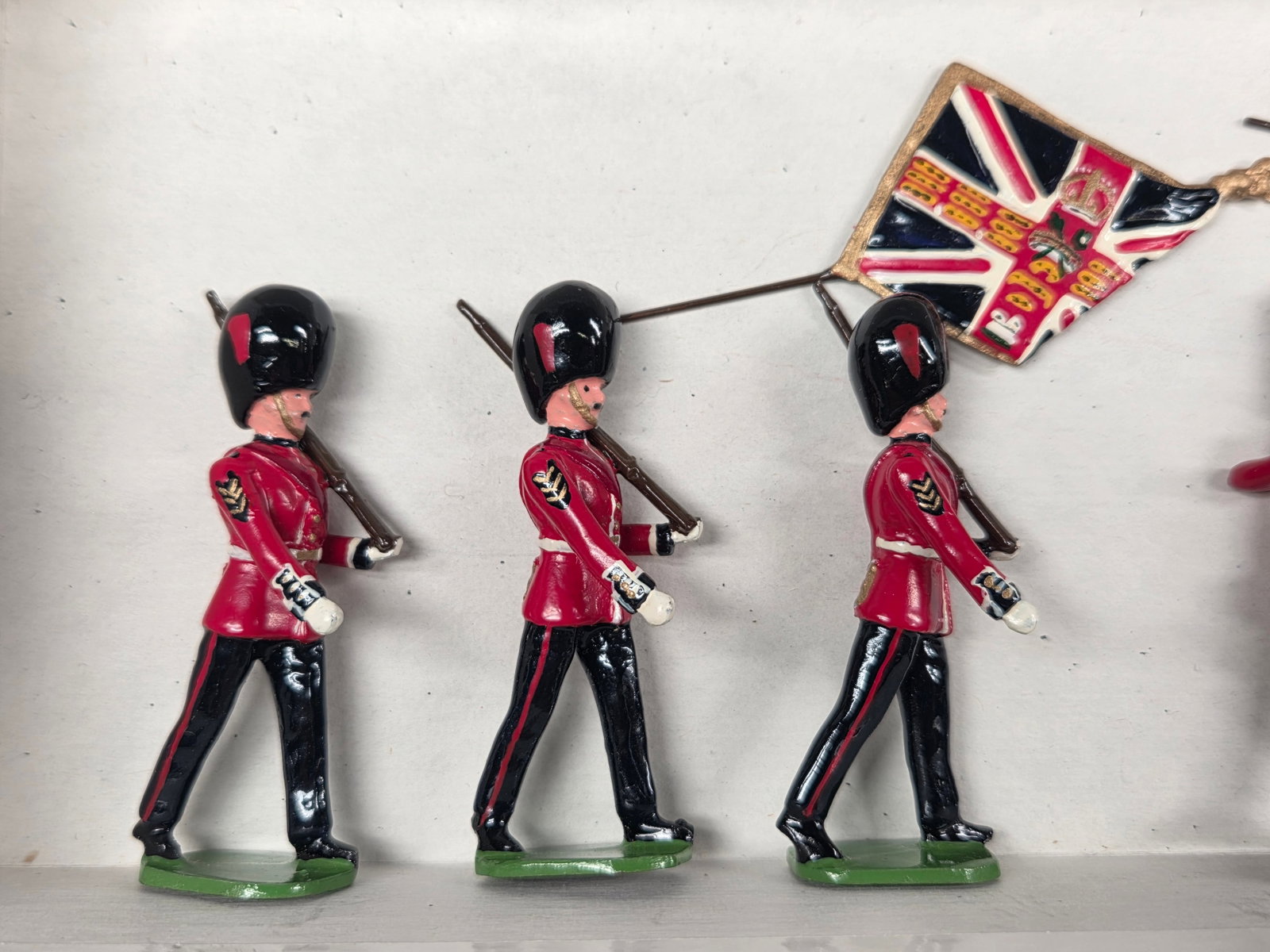 DUCAL COLDSTREAM GUARDS COLOUR PARTY SET - 2