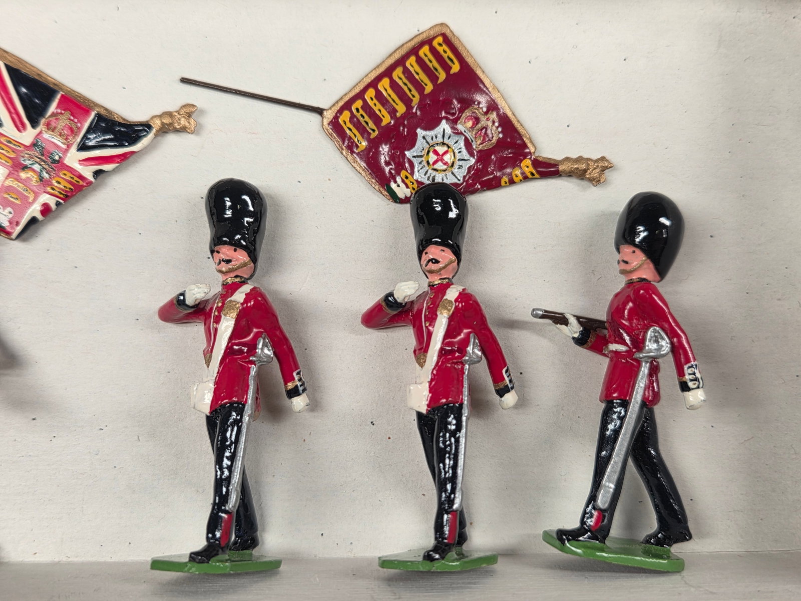DUCAL COLDSTREAM GUARDS COLOUR PARTY SET - 3