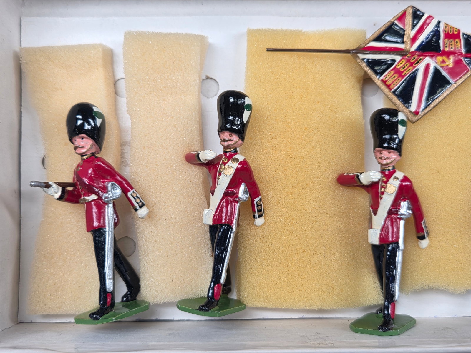 DUCAL WELSH GUARDS COLOUR PARTY SET - 2
