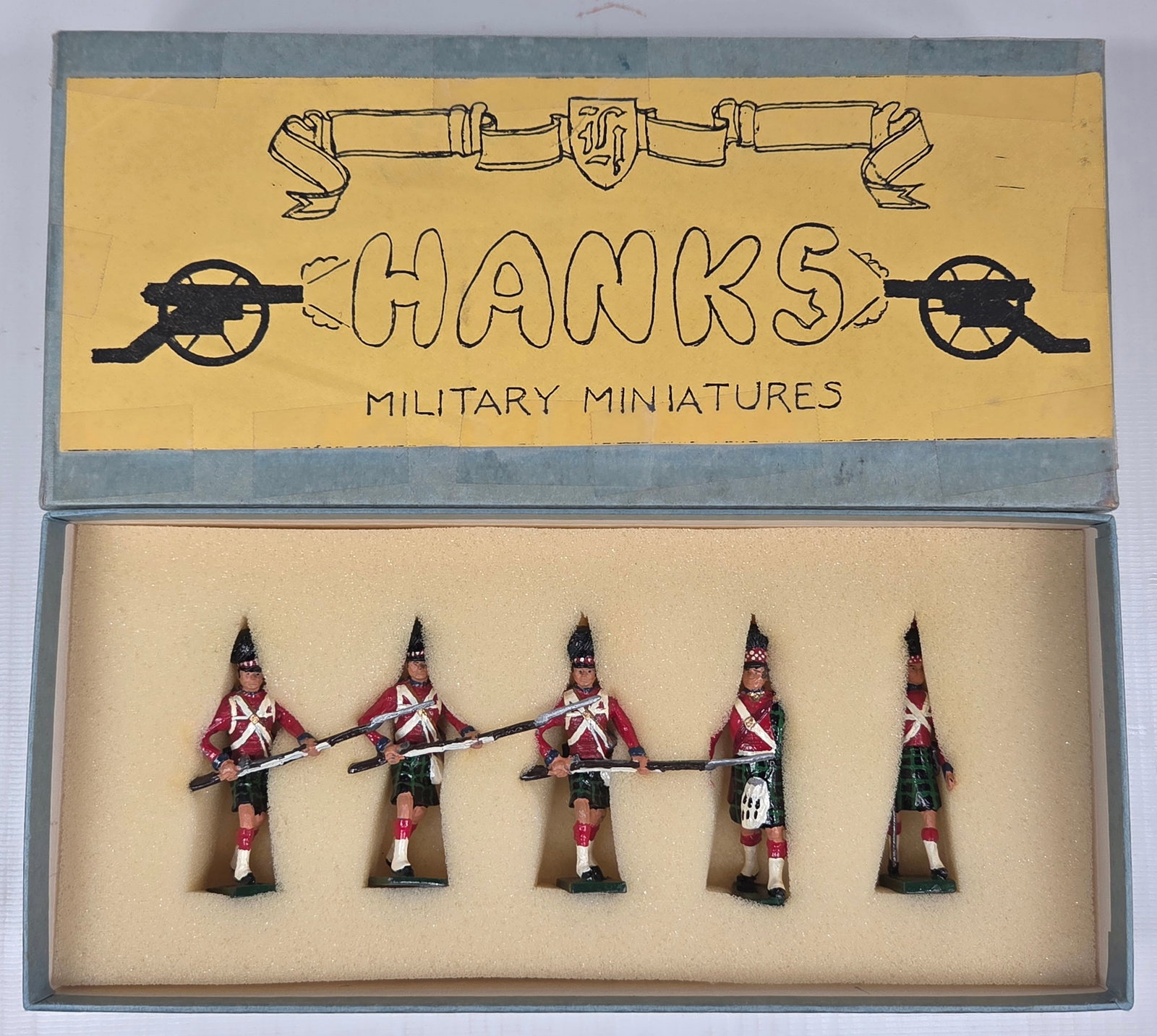 HANKS 42ND HIGHLANDERS HAND PAINTED SOLDIER SET: SET REMAINS IN GOOD CONDITION, SHOWING SOME TYPICAL WEAR.
