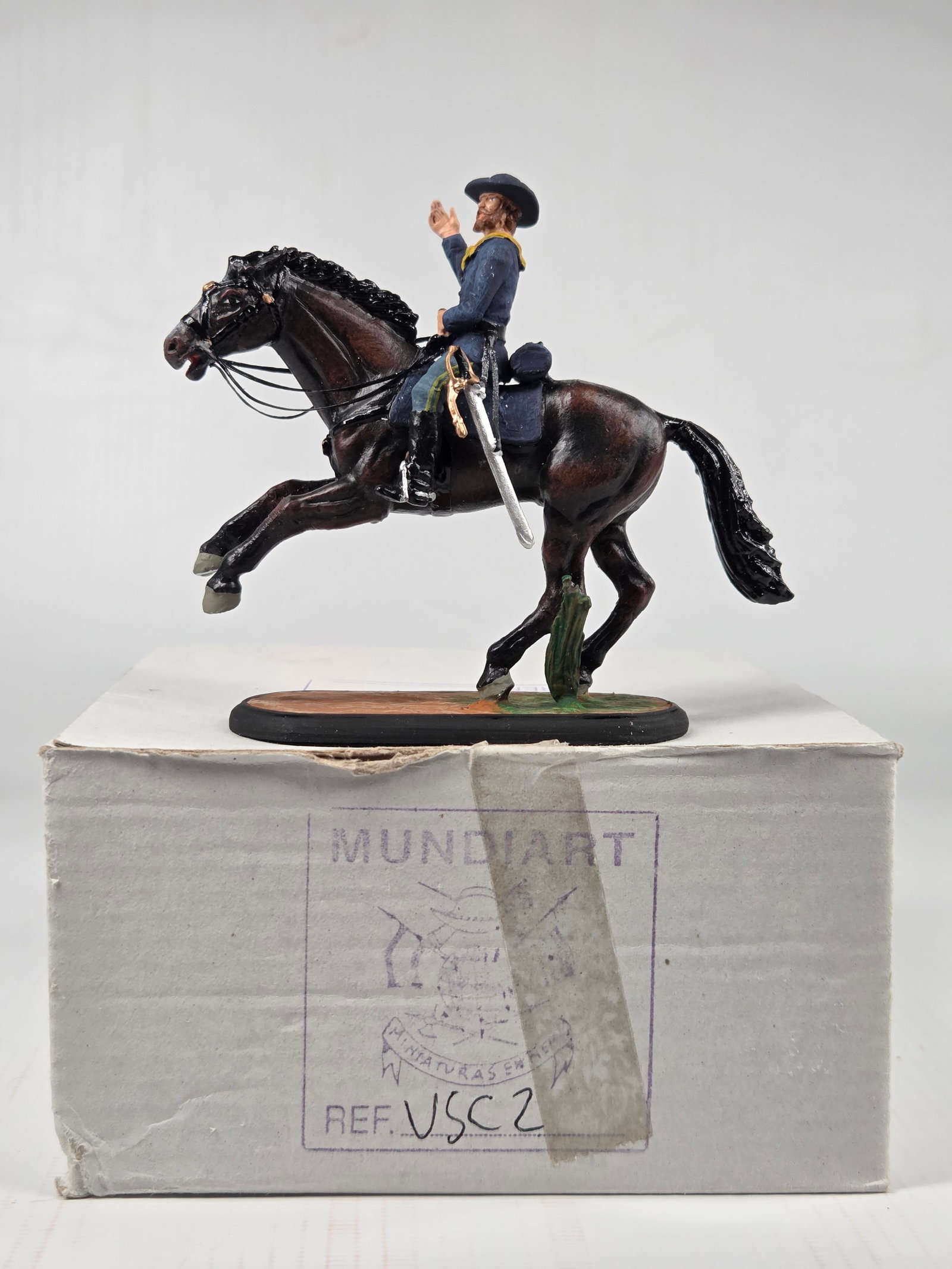 MUNDIART HAND PAINTED MOUNTED LEAD SOLDIER: REMAINS IN VERY GOOD CONDITION, SHOWING LIGHT WEAR.