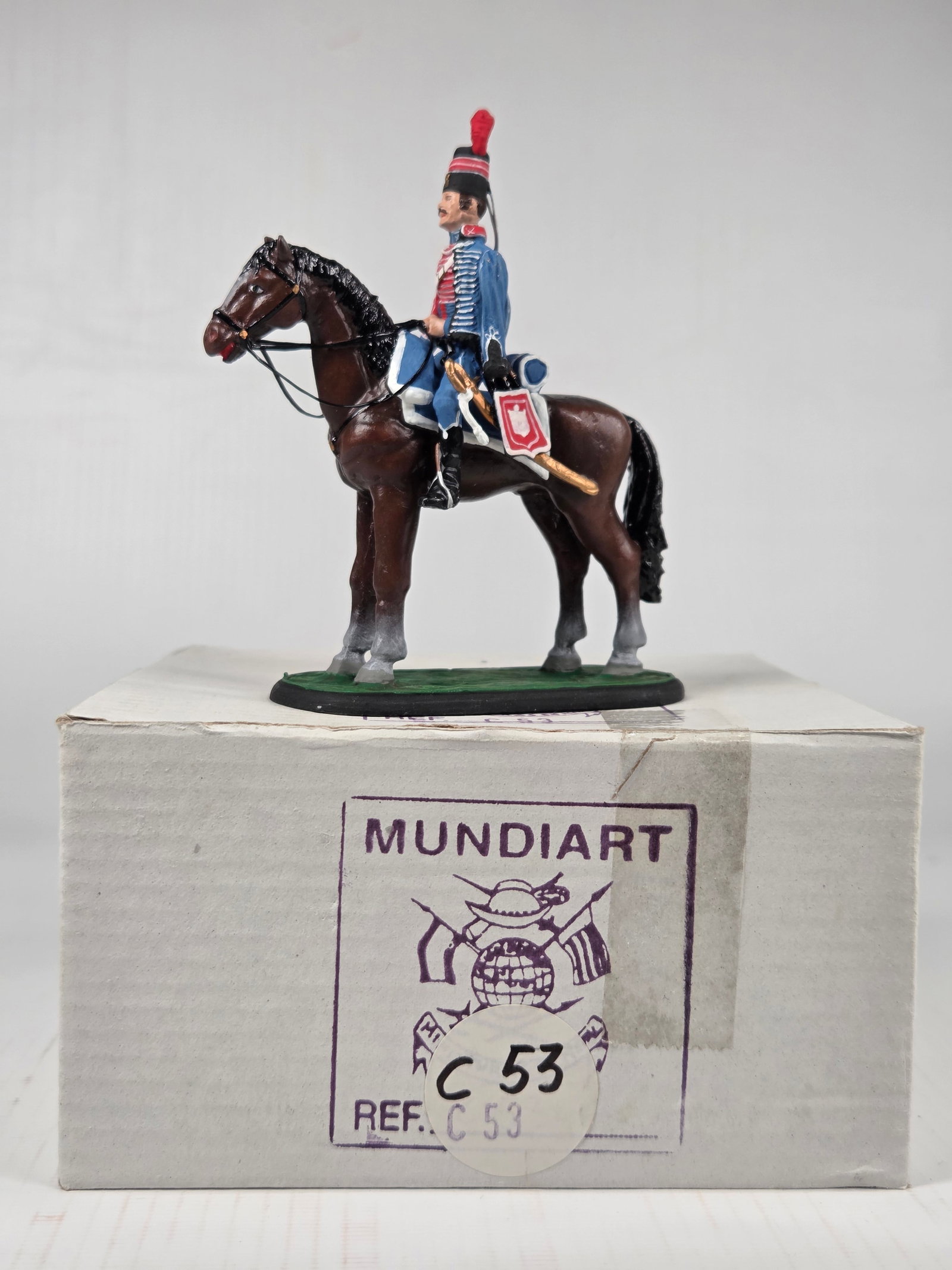MUNDIART HAND PAINTED MOUNTED LEAD SOLDIER: REMAINS IN VERY GOOD CONDITION, SHOWING LIGHT WEAR.
