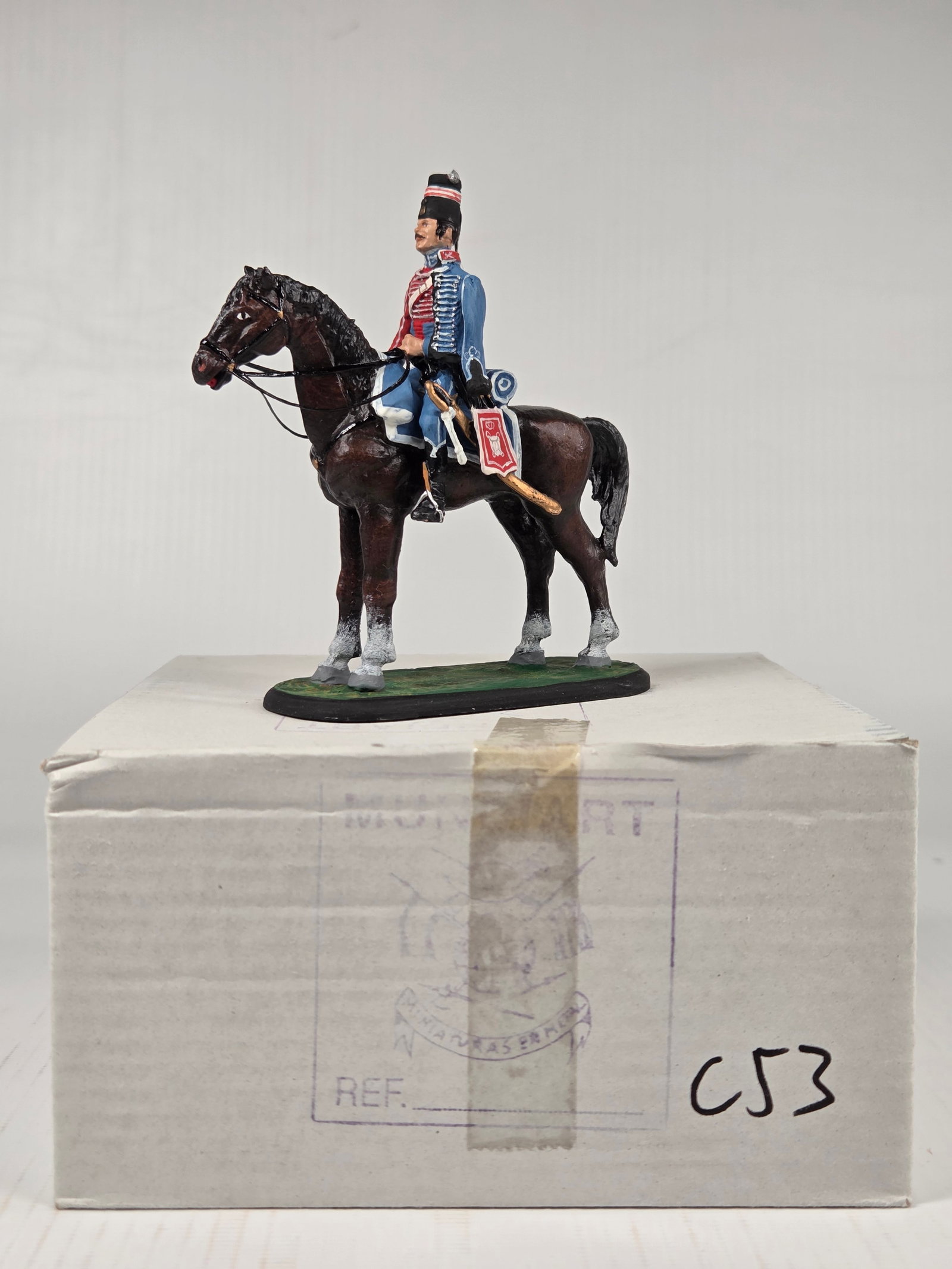 MUNDIART HAND PAINTED MOUNTED LEAD SOLDIER: REMAINS IN VERY GOOD CONDITION, SHOWING LIGHT WEAR.
