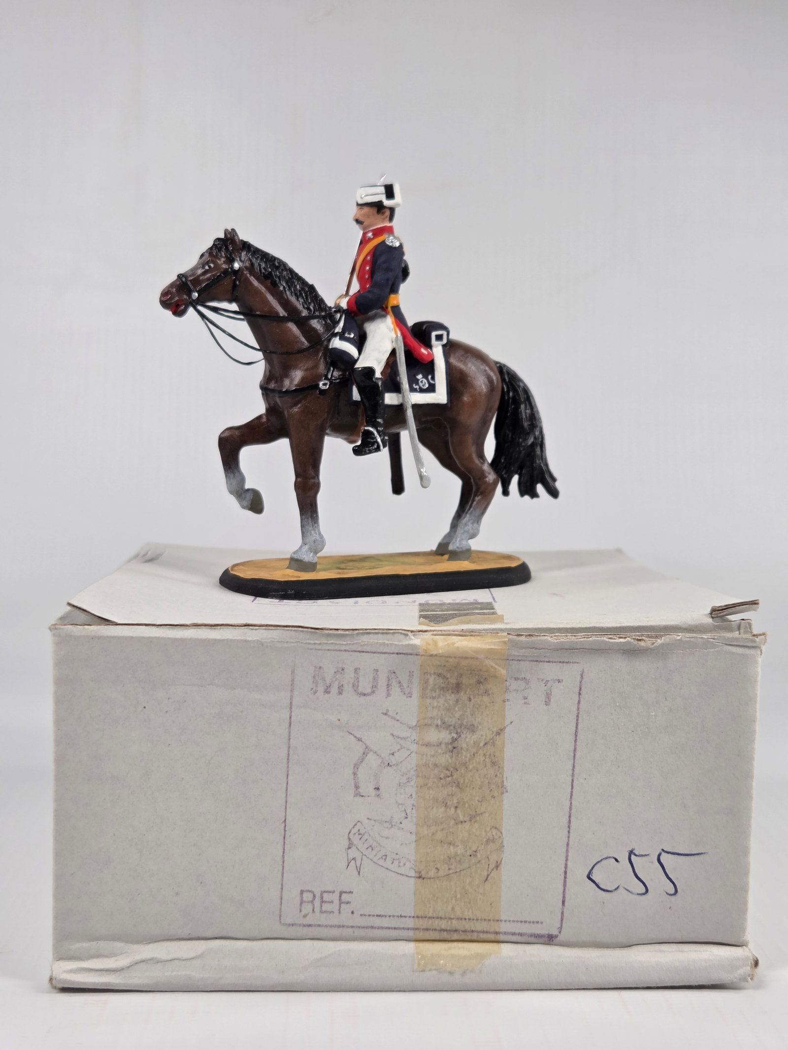 MUNDIART HAND PAINTED MOUNTED LEAD SOLDIER: REMAINS IN VERY GOOD CONDITION, SHOWING LIGHT WEAR.