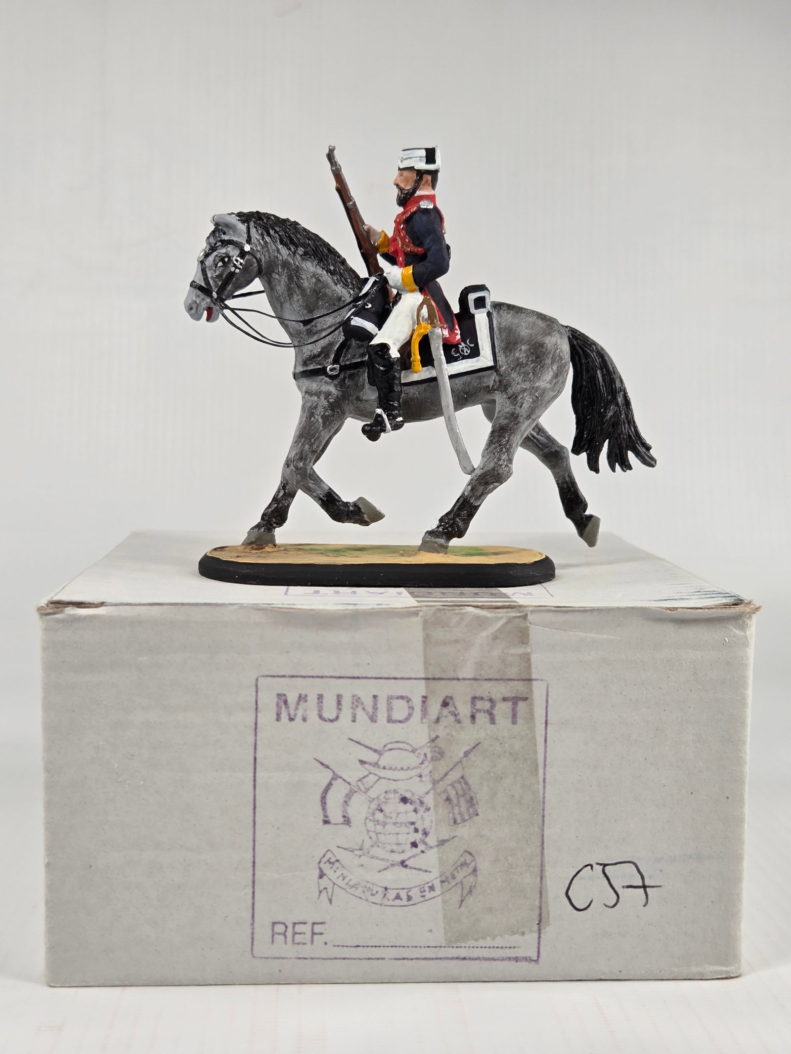 MUNDIART HAND PAINTED MOUNTED LEAD SOLDIER: REMAINS IN VERY GOOD CONDITION, SHOWING LIGHT WEAR.
