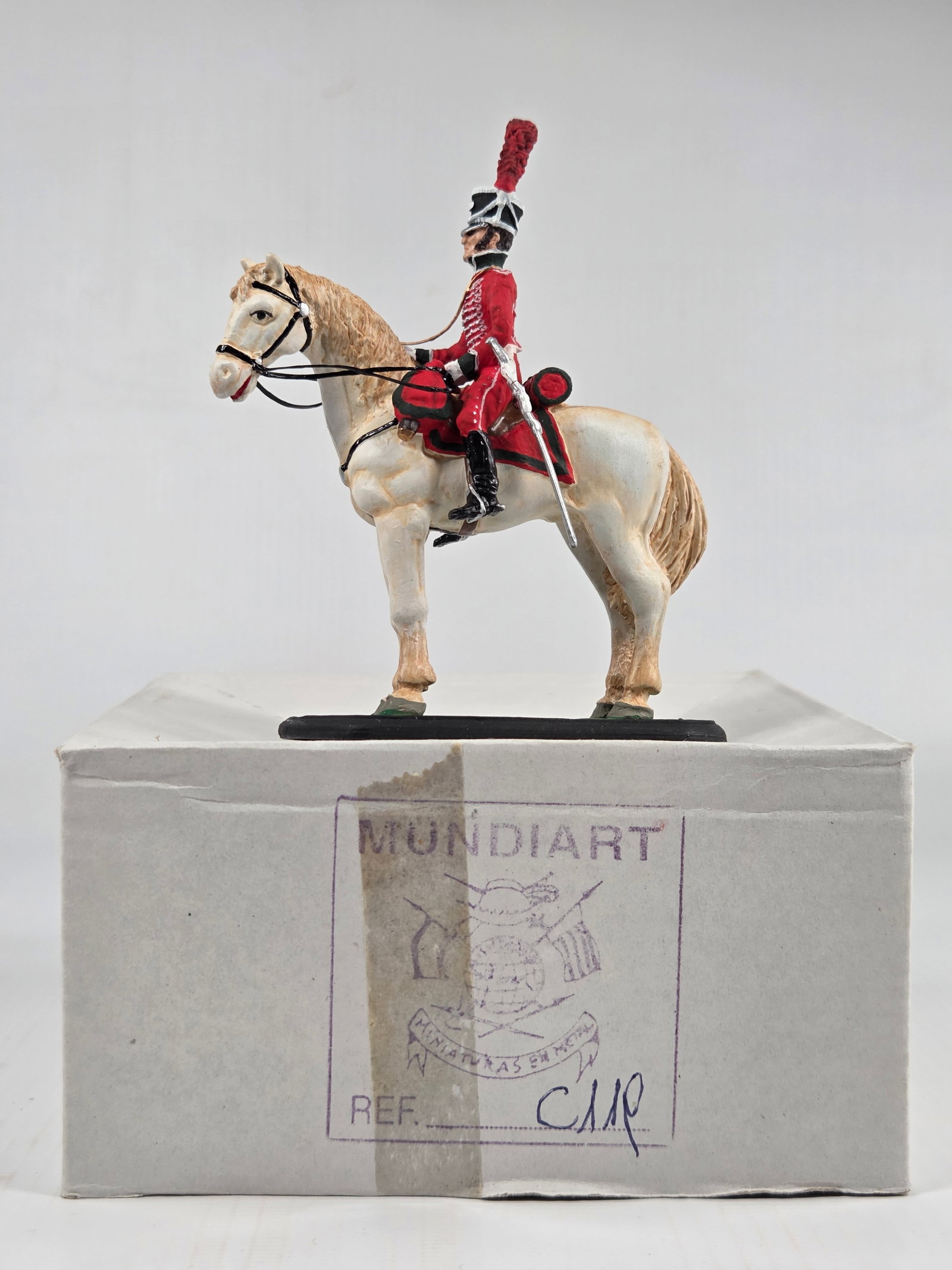 MUNDIART HAND PAINTED MOUNTED LEAD SOLDIER: REMAINS IN VERY GOOD CONDITION, SHOWING LIGHT WEAR.