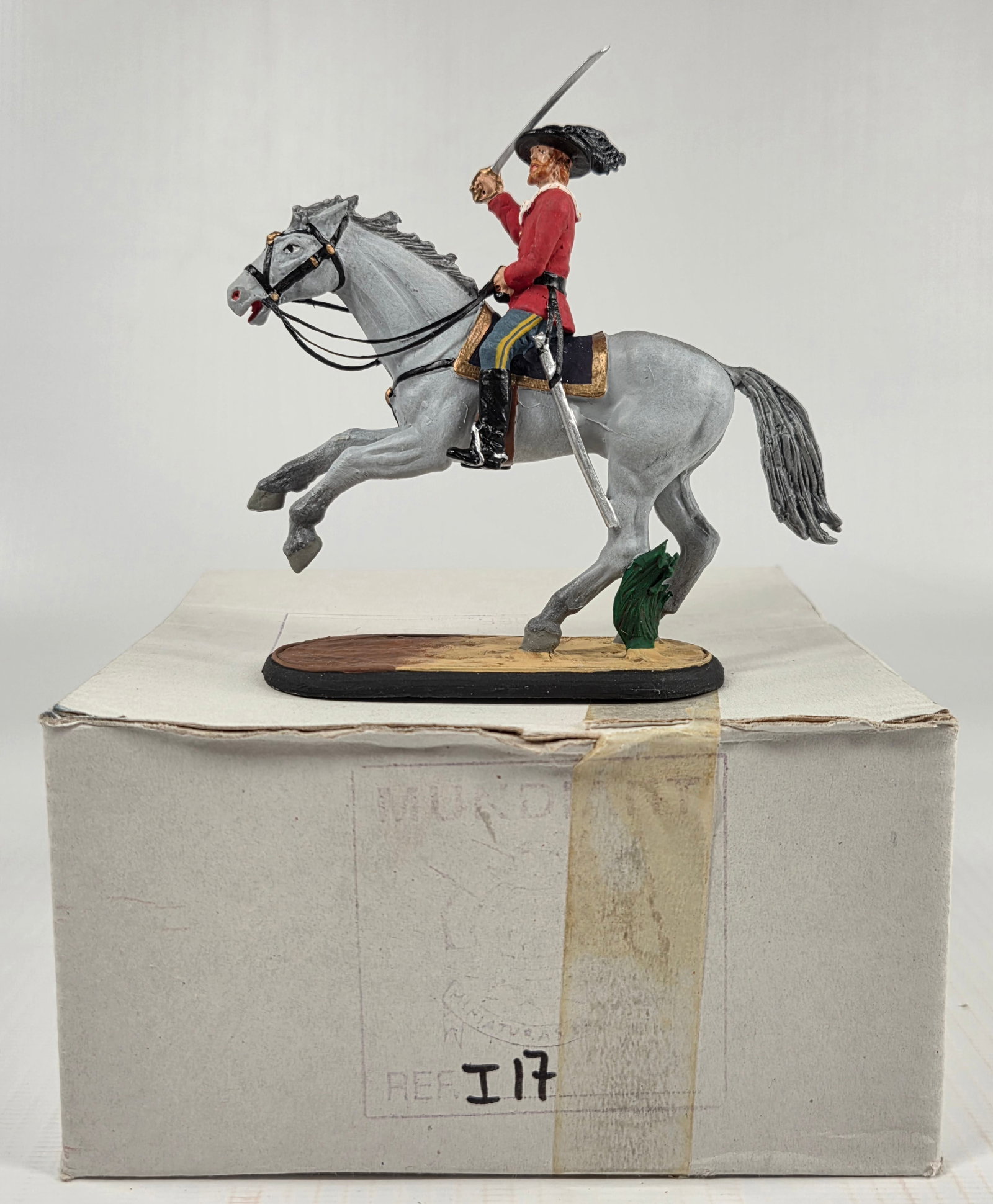 MUNDIART HAND PAINTED MOUNTED LEAD SOLDIER: REMAINS IN VERY GOOD CONDITION, SHOWING LIGHT WEAR.